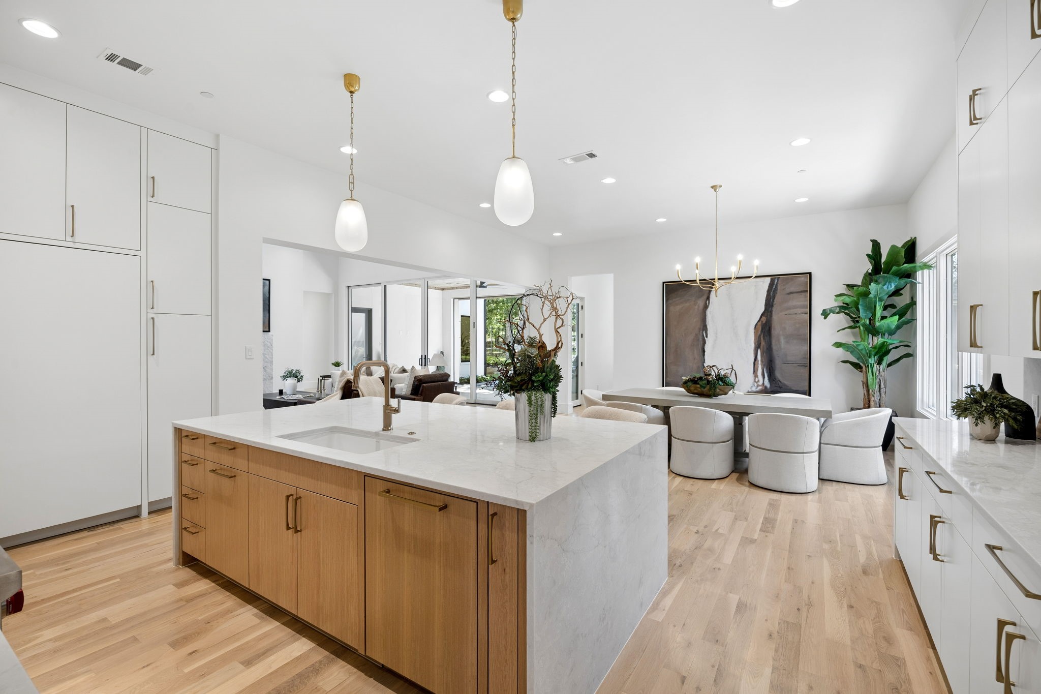 225 Metairie Lane