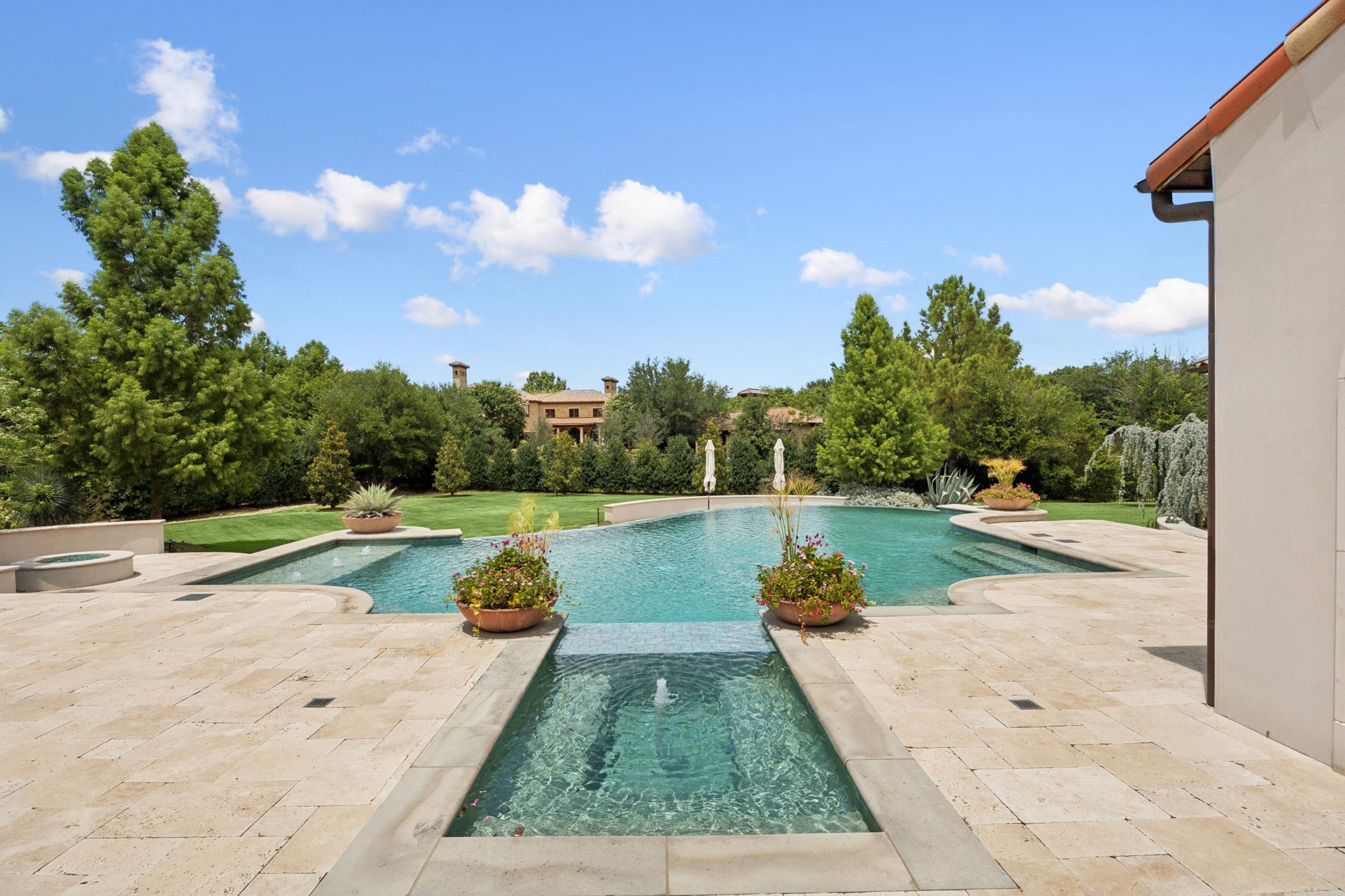 2000 Brazos Court