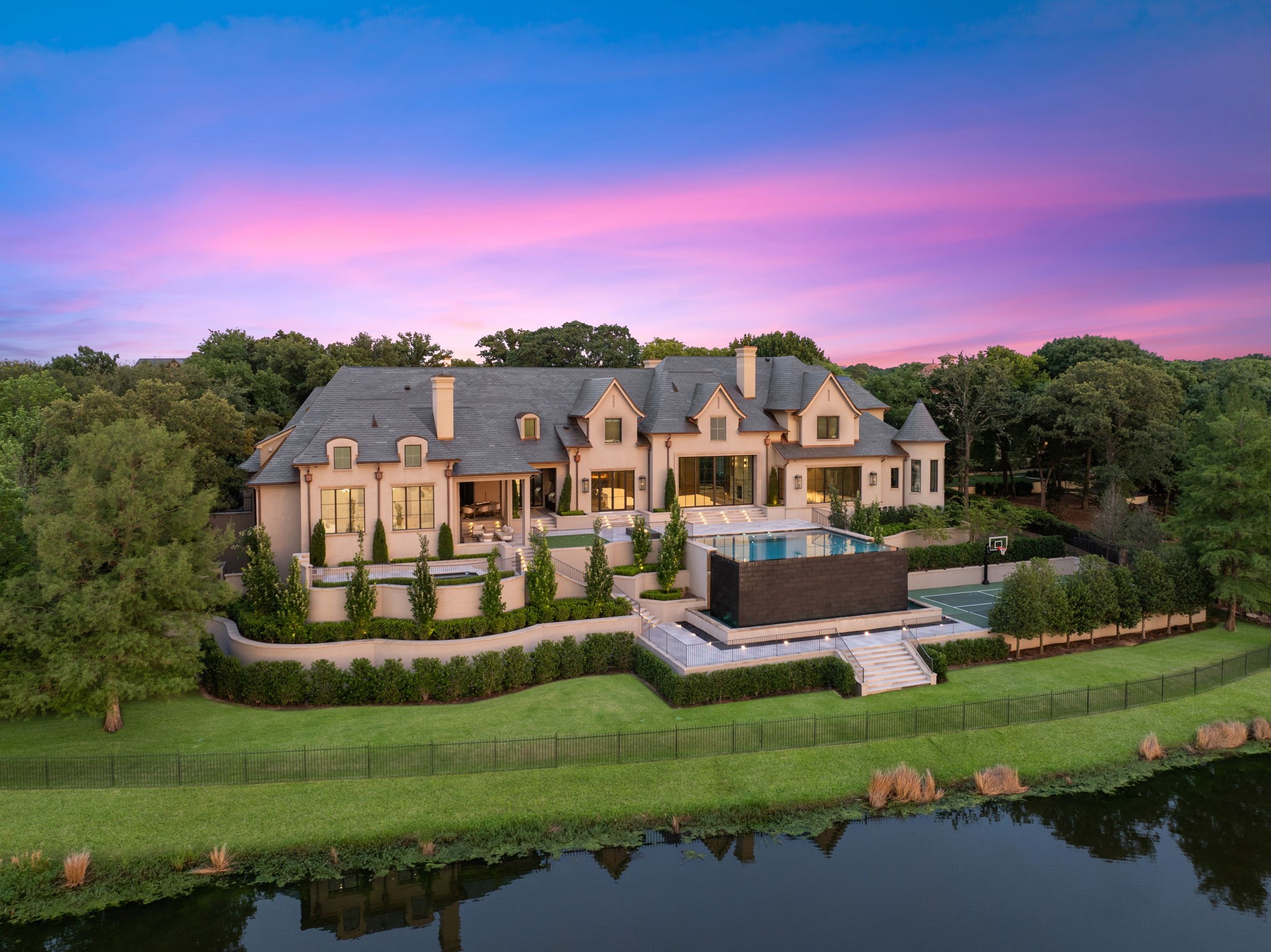 1112 Post Oak Place