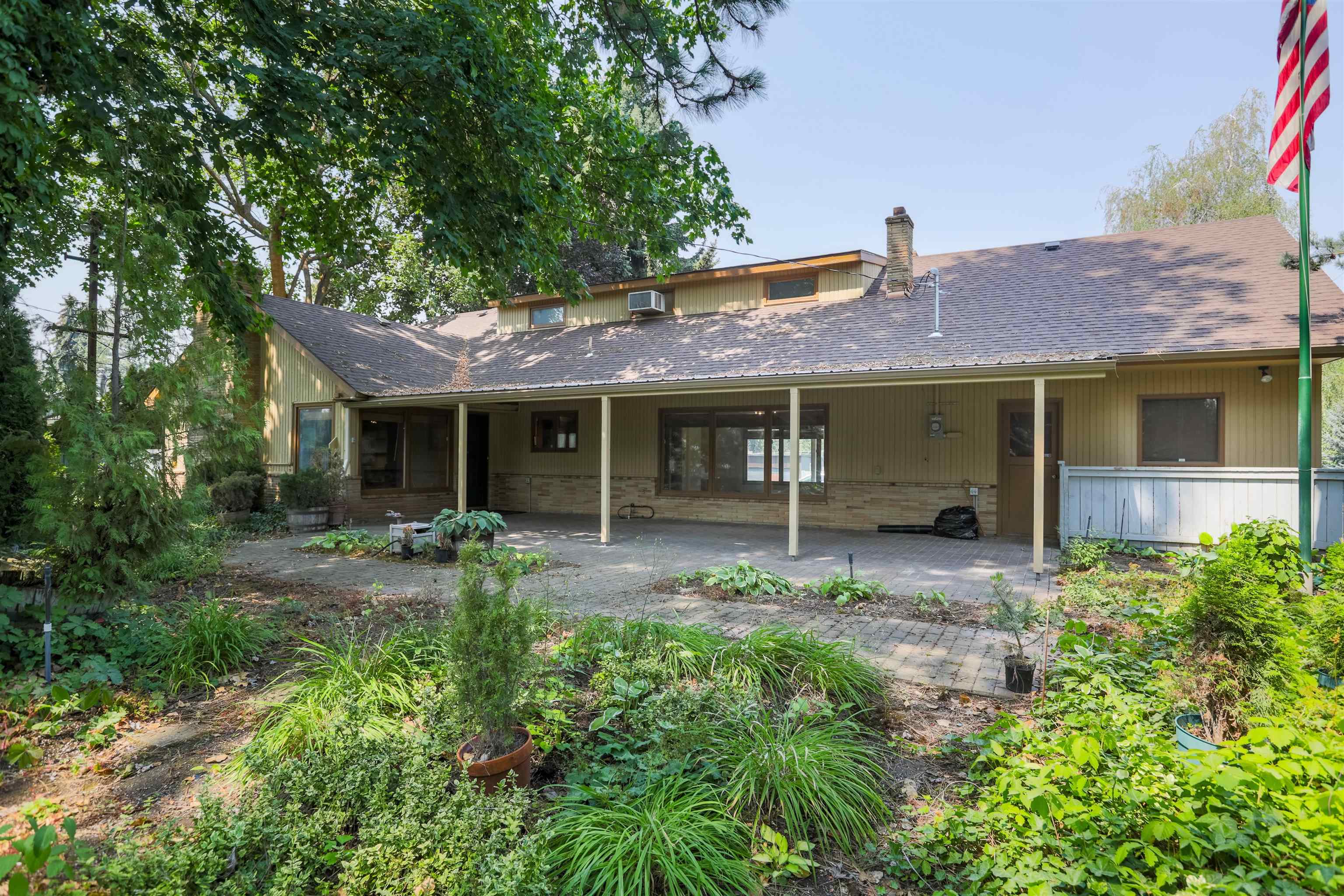 1728 E PINECREST Rd