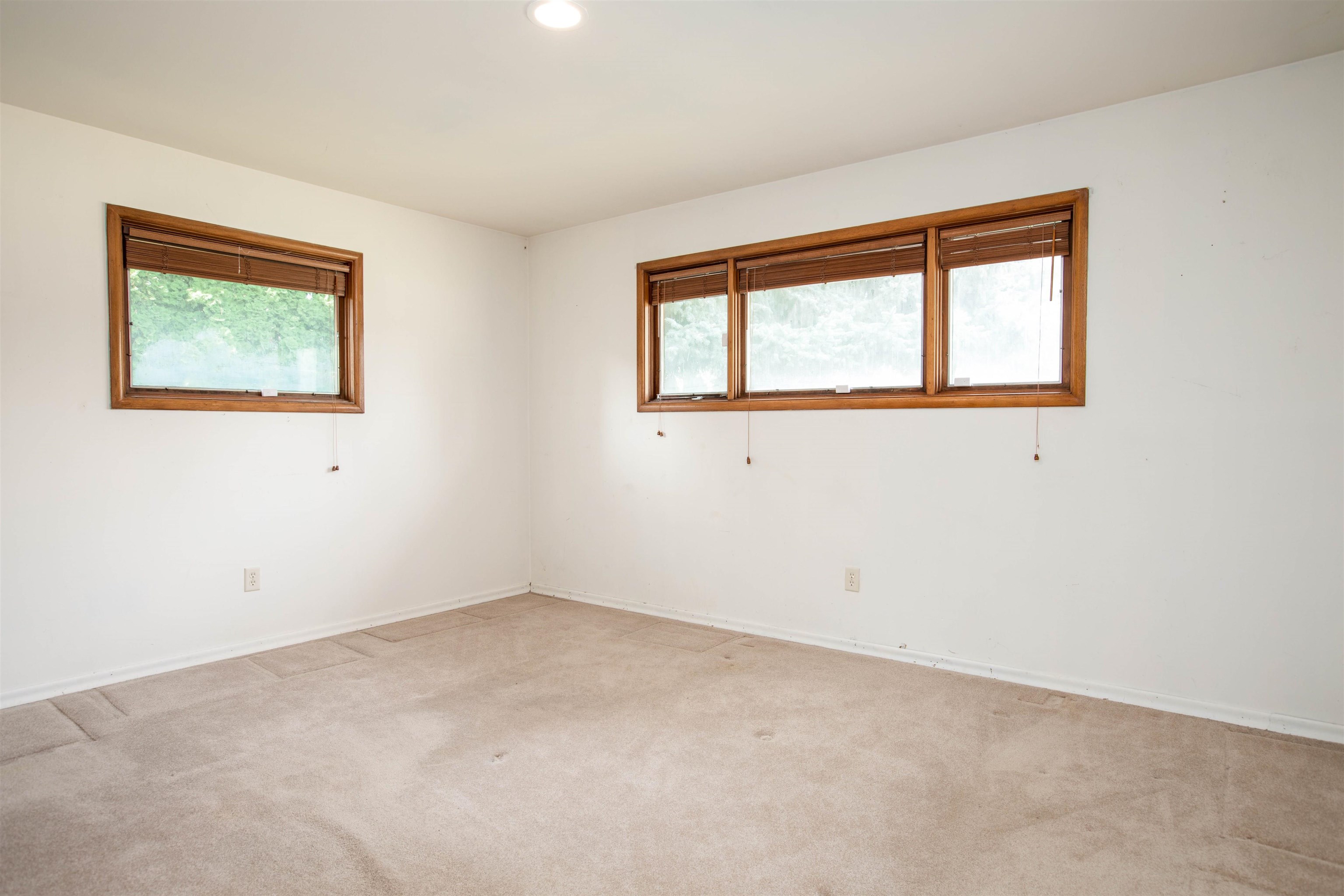 1728 E PINECREST Rd