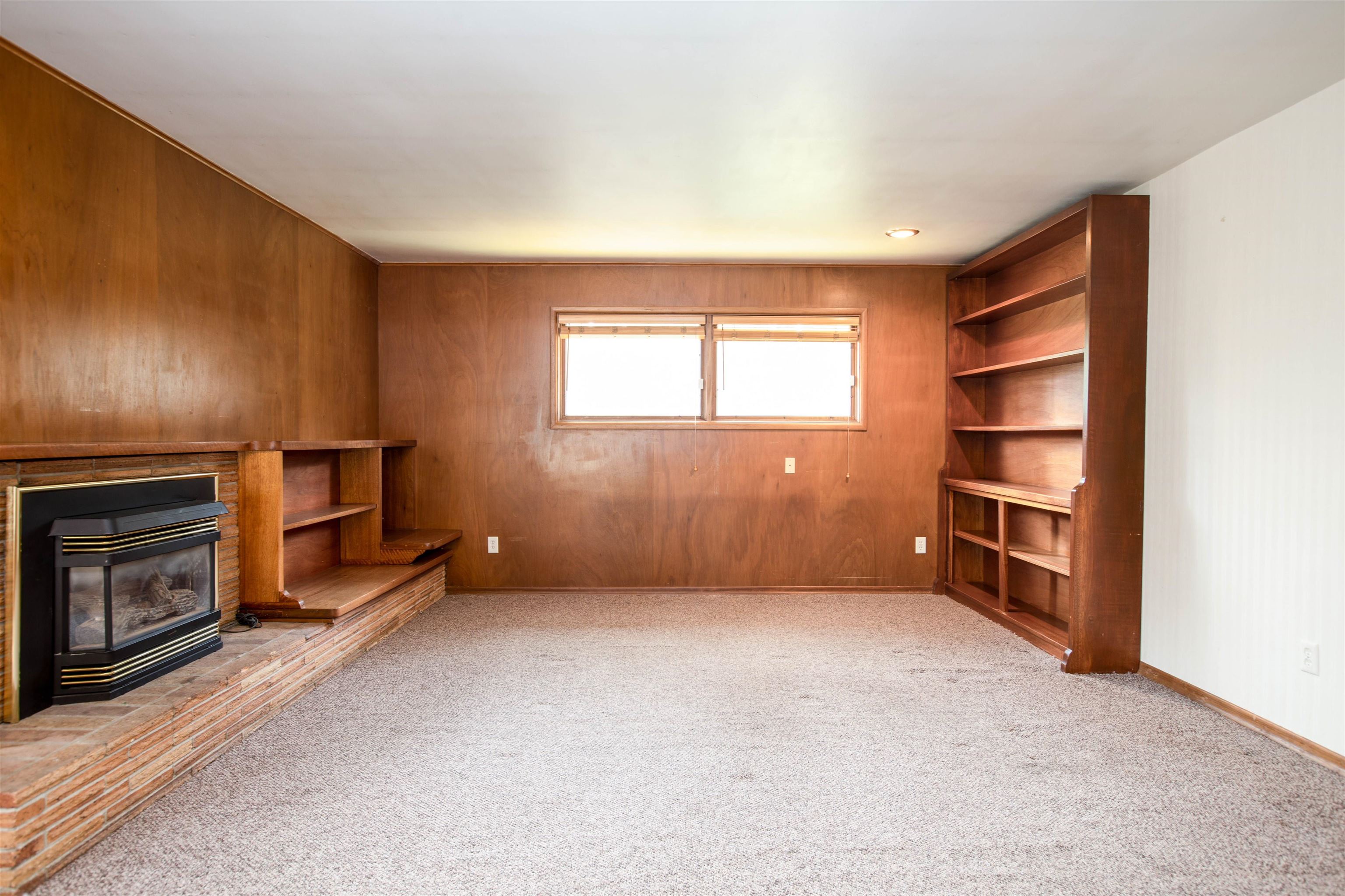 1728 E PINECREST Rd