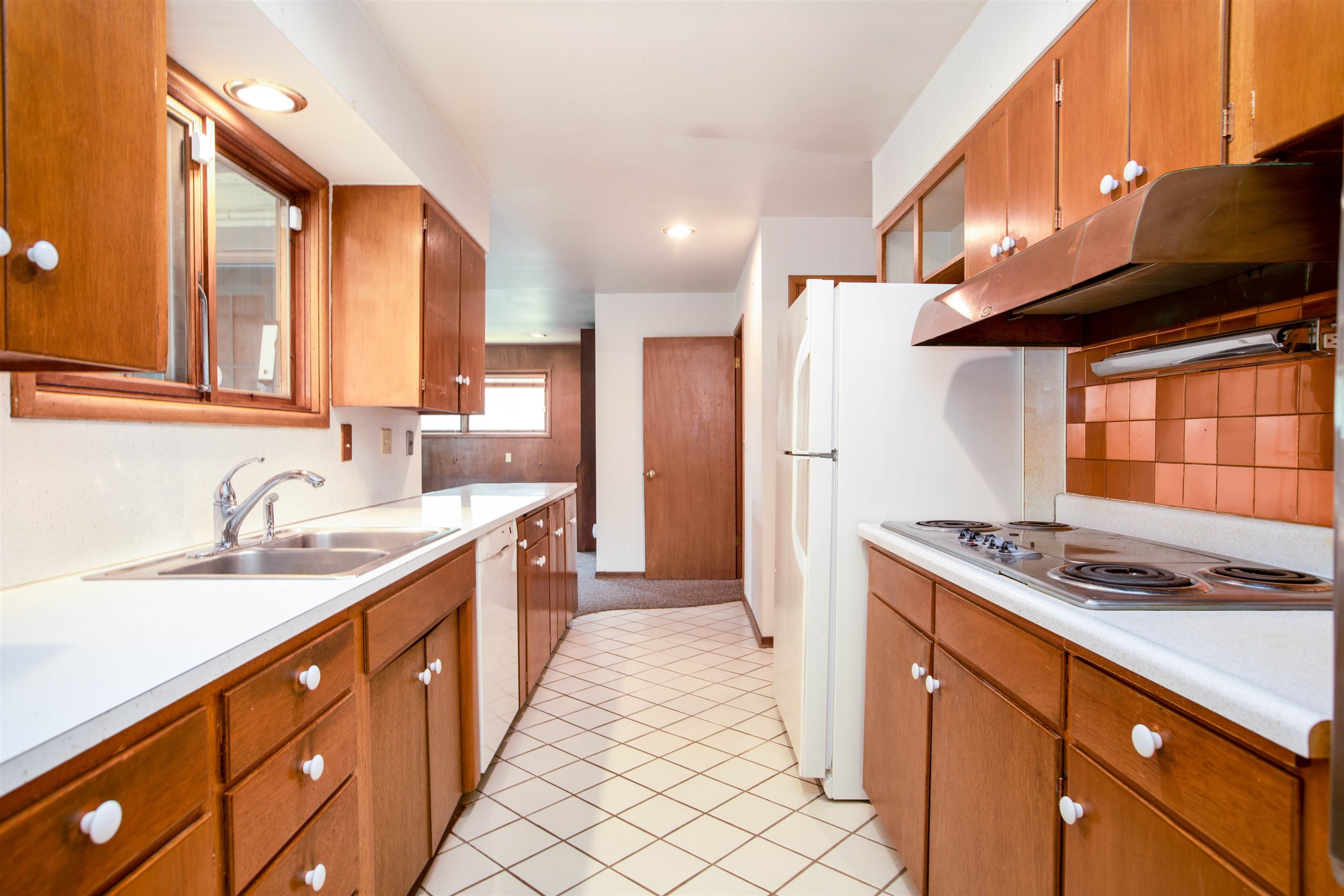 1728 E PINECREST Rd