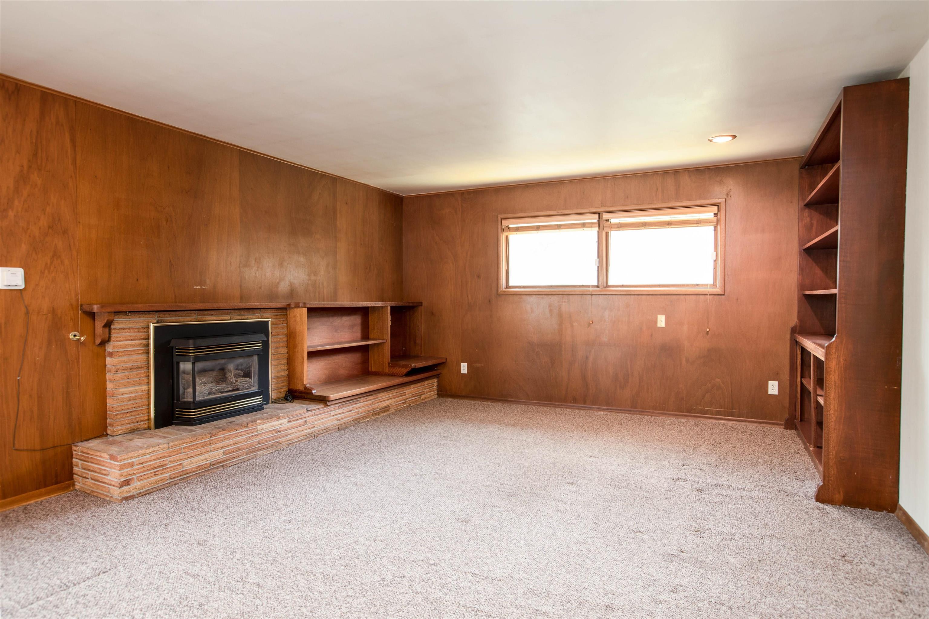 1728 E PINECREST Rd