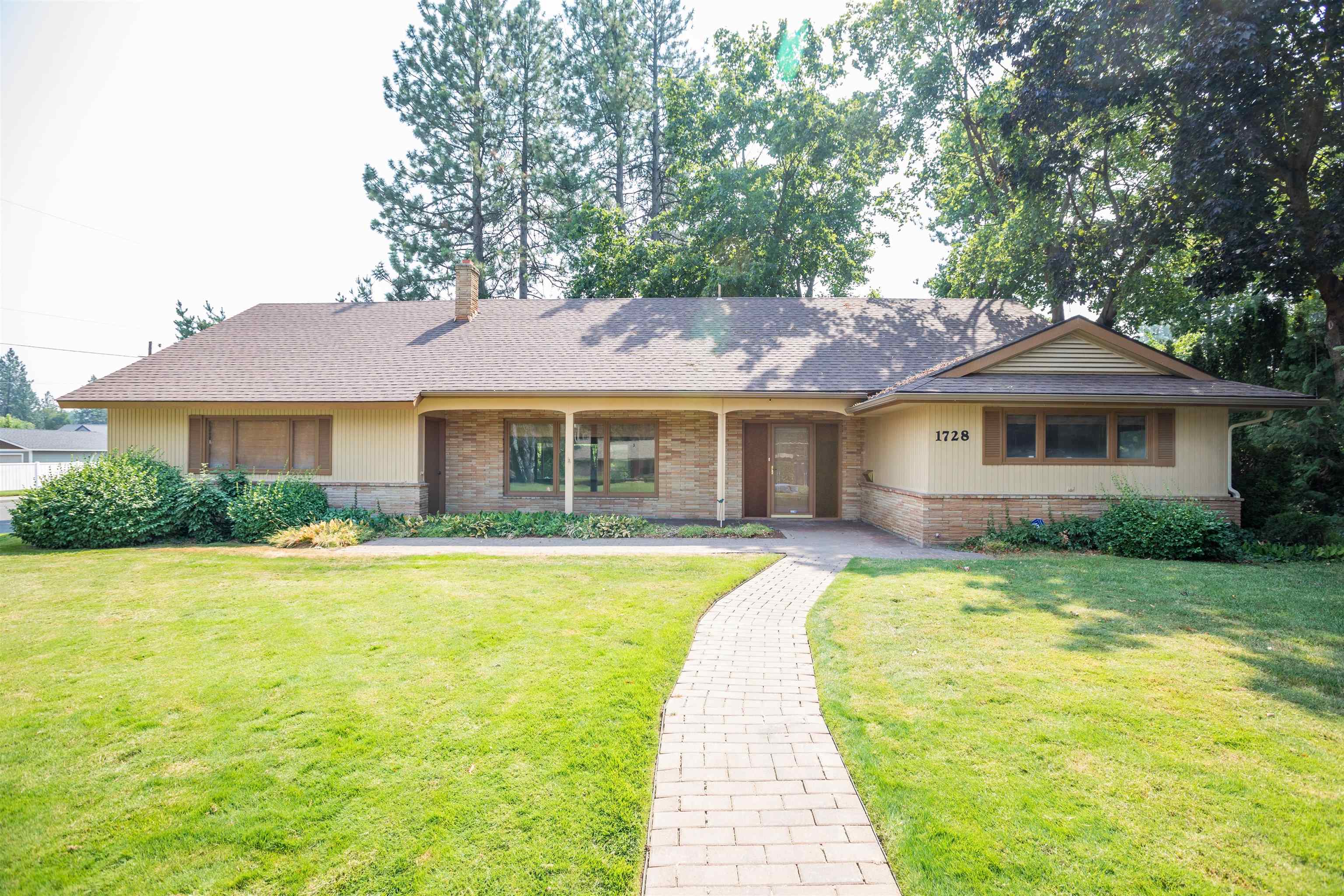 1728 E PINECREST Rd