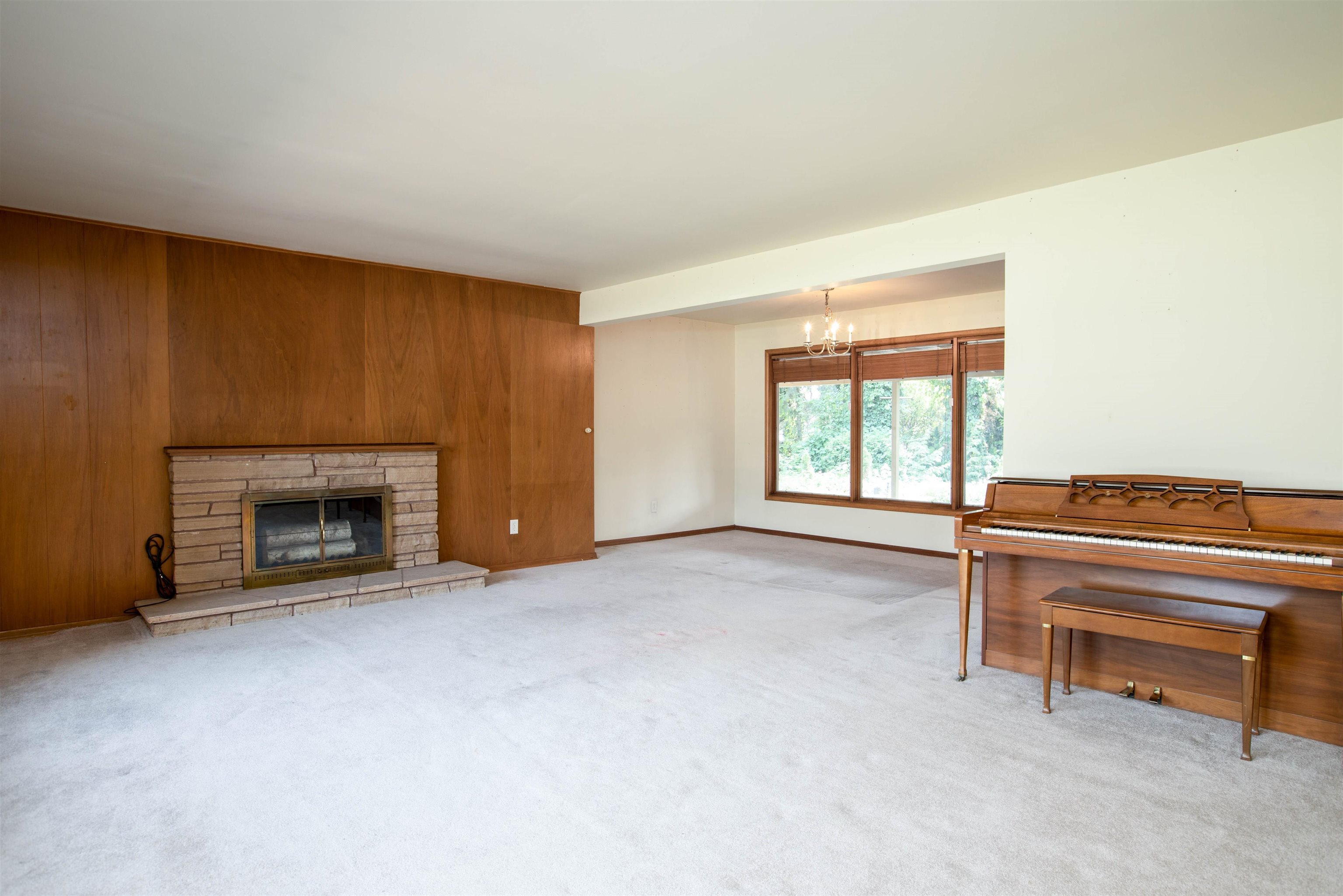 1728 E PINECREST Rd