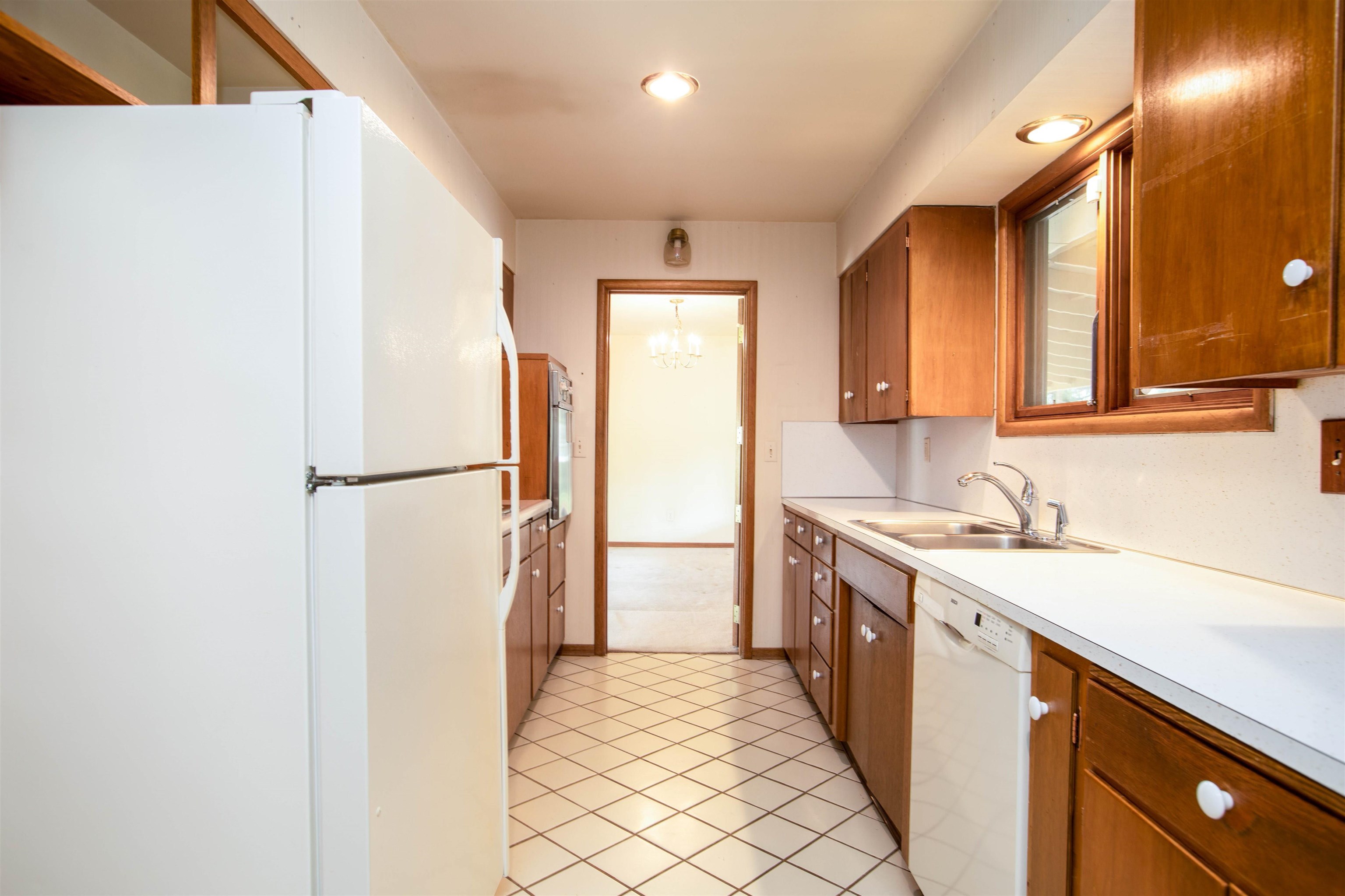 1728 E PINECREST Rd