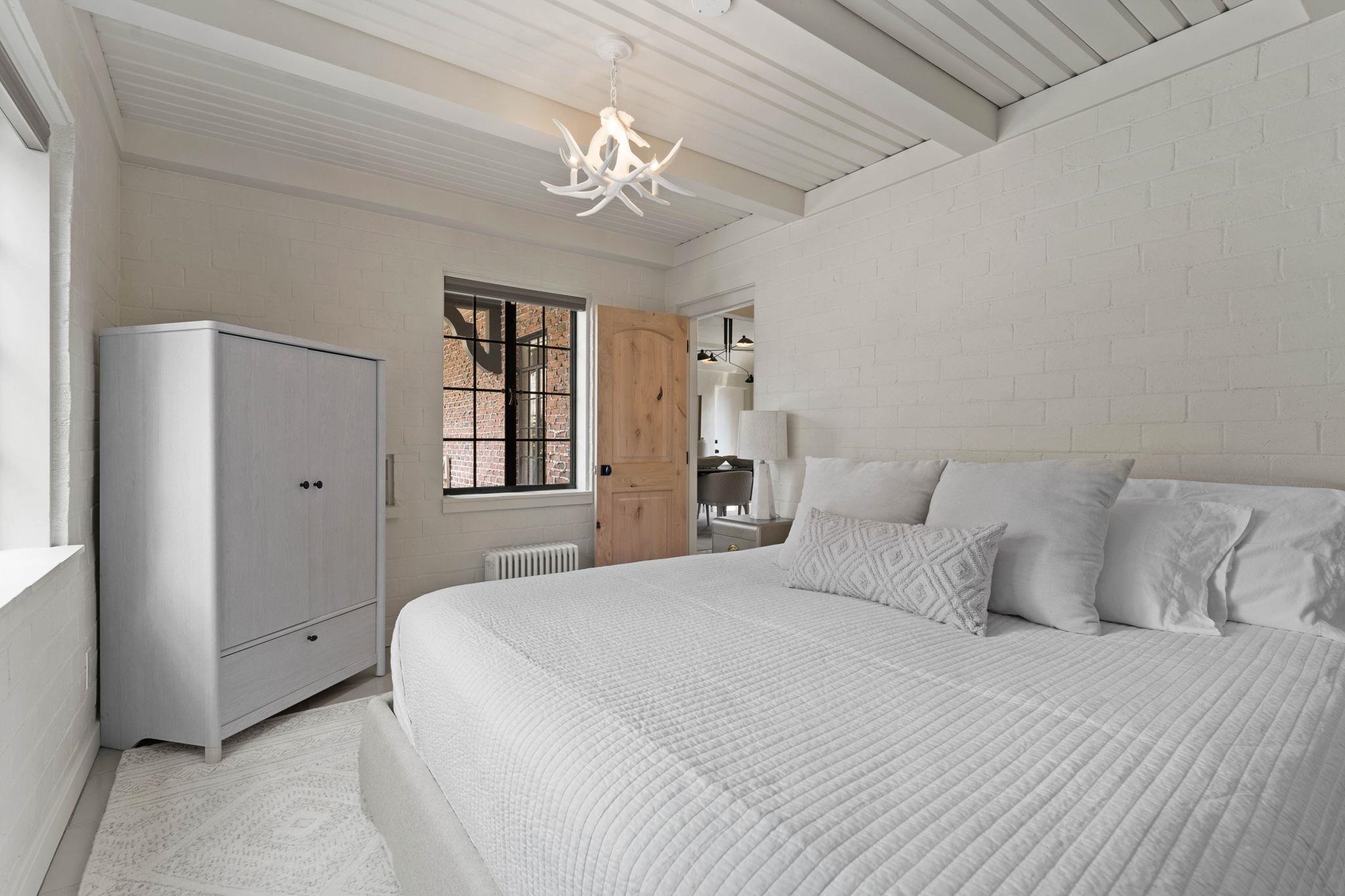 1605 S Rockwood Blvd