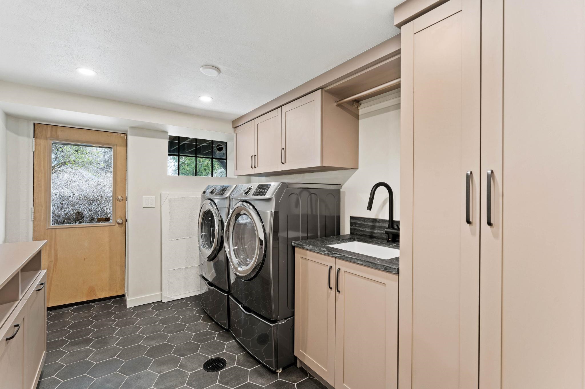 1605 S Rockwood Blvd