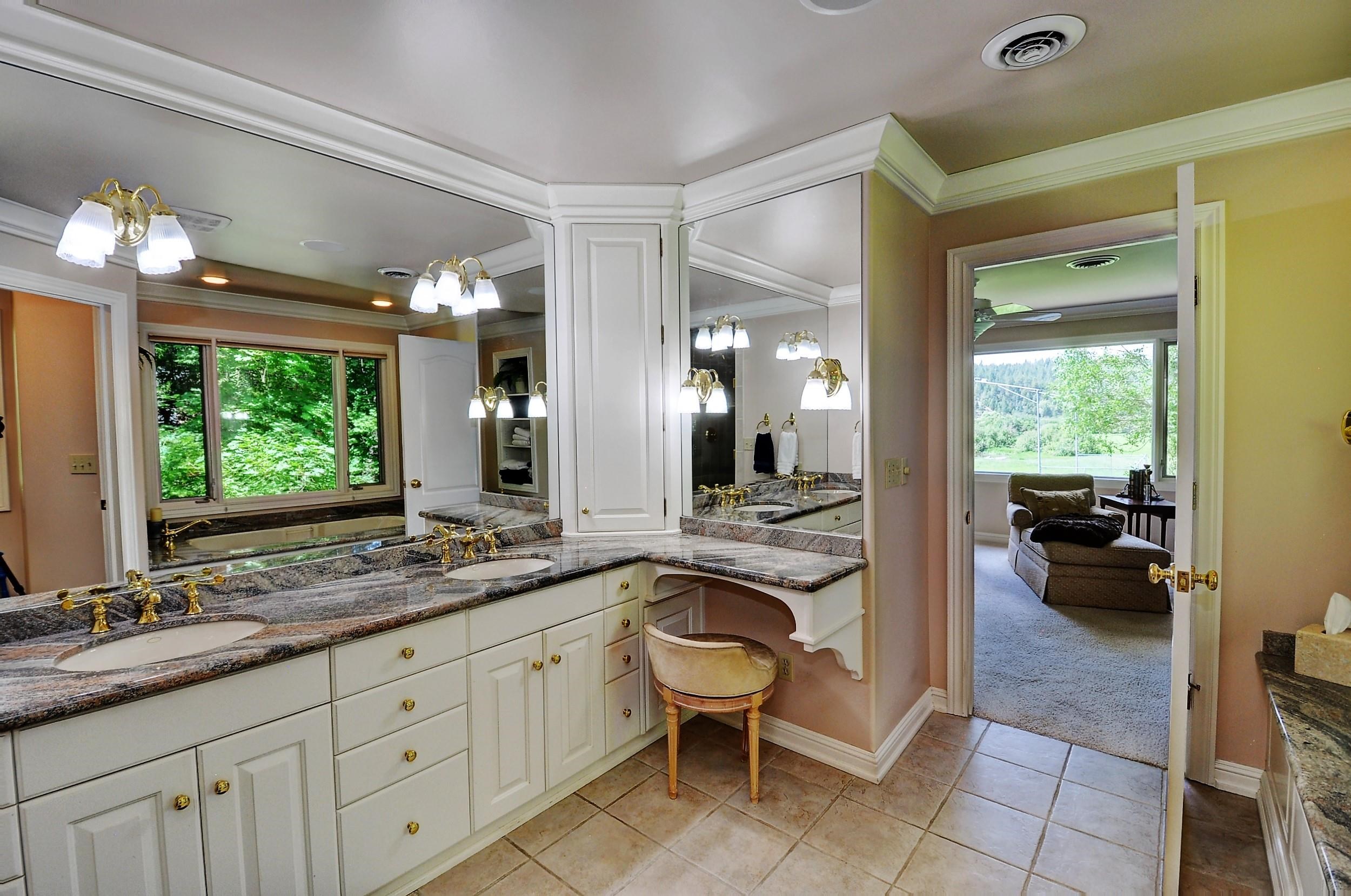 12719 N VISTAWOOD Ct