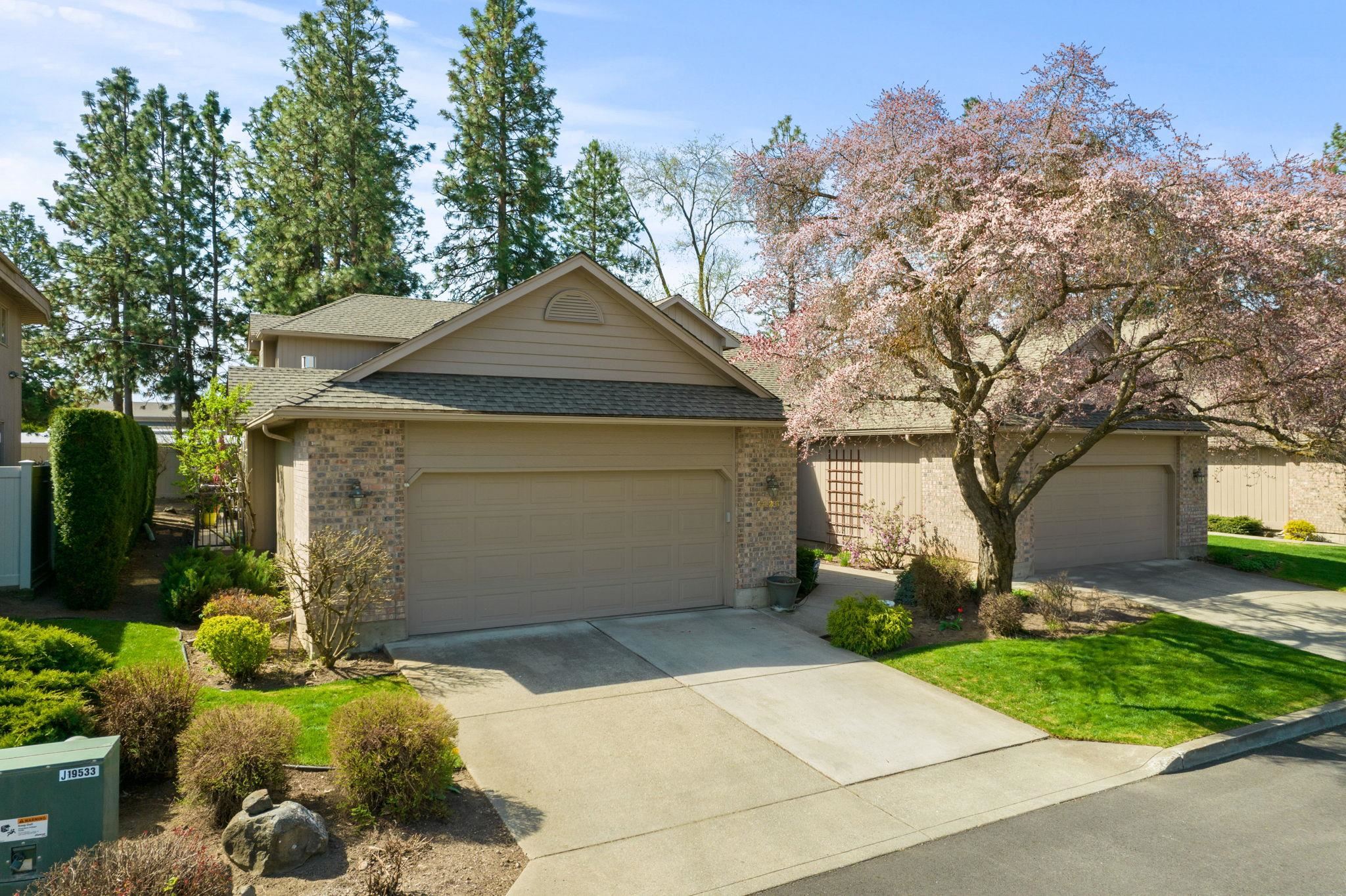 1426 E Cambridge Ln