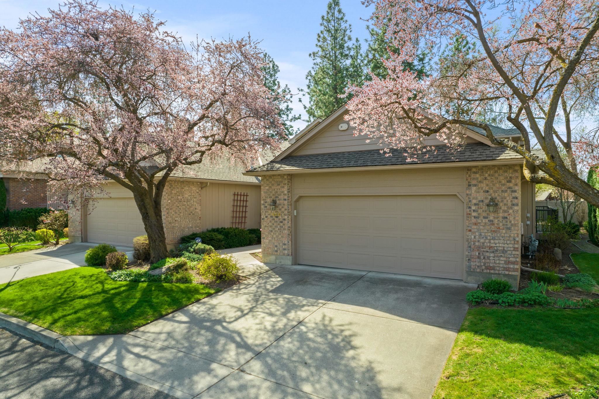 1426 E Cambridge Ln