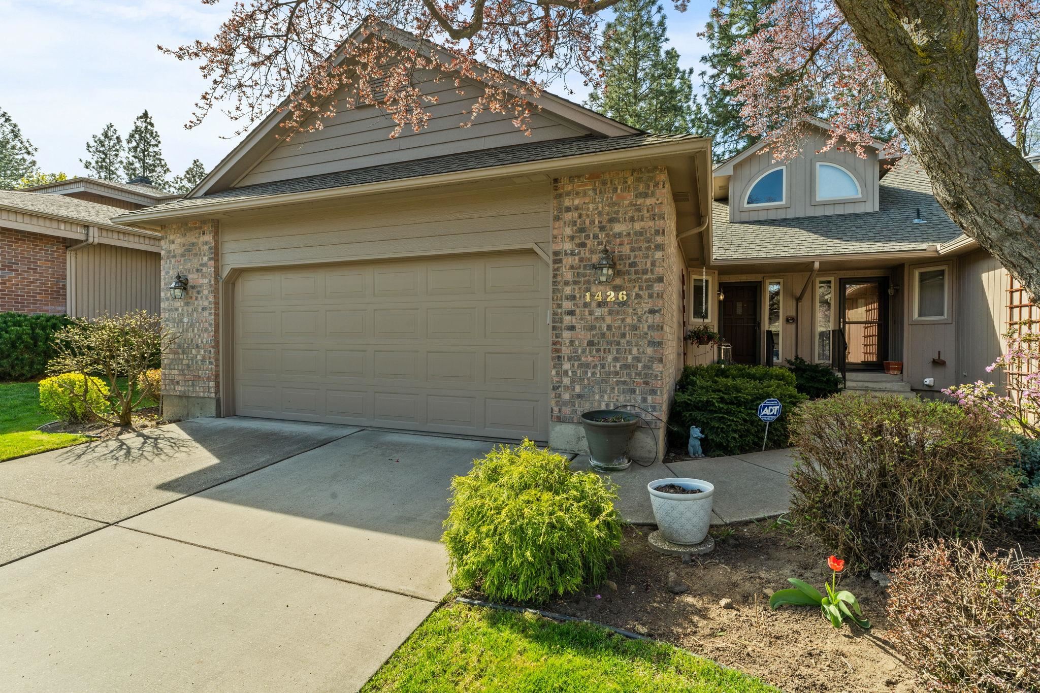 1426 E Cambridge Ln