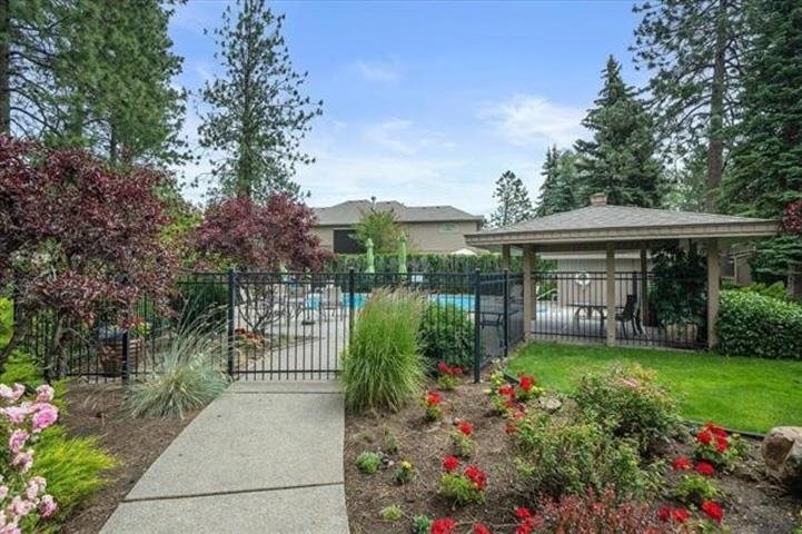 1426 E Cambridge Ln