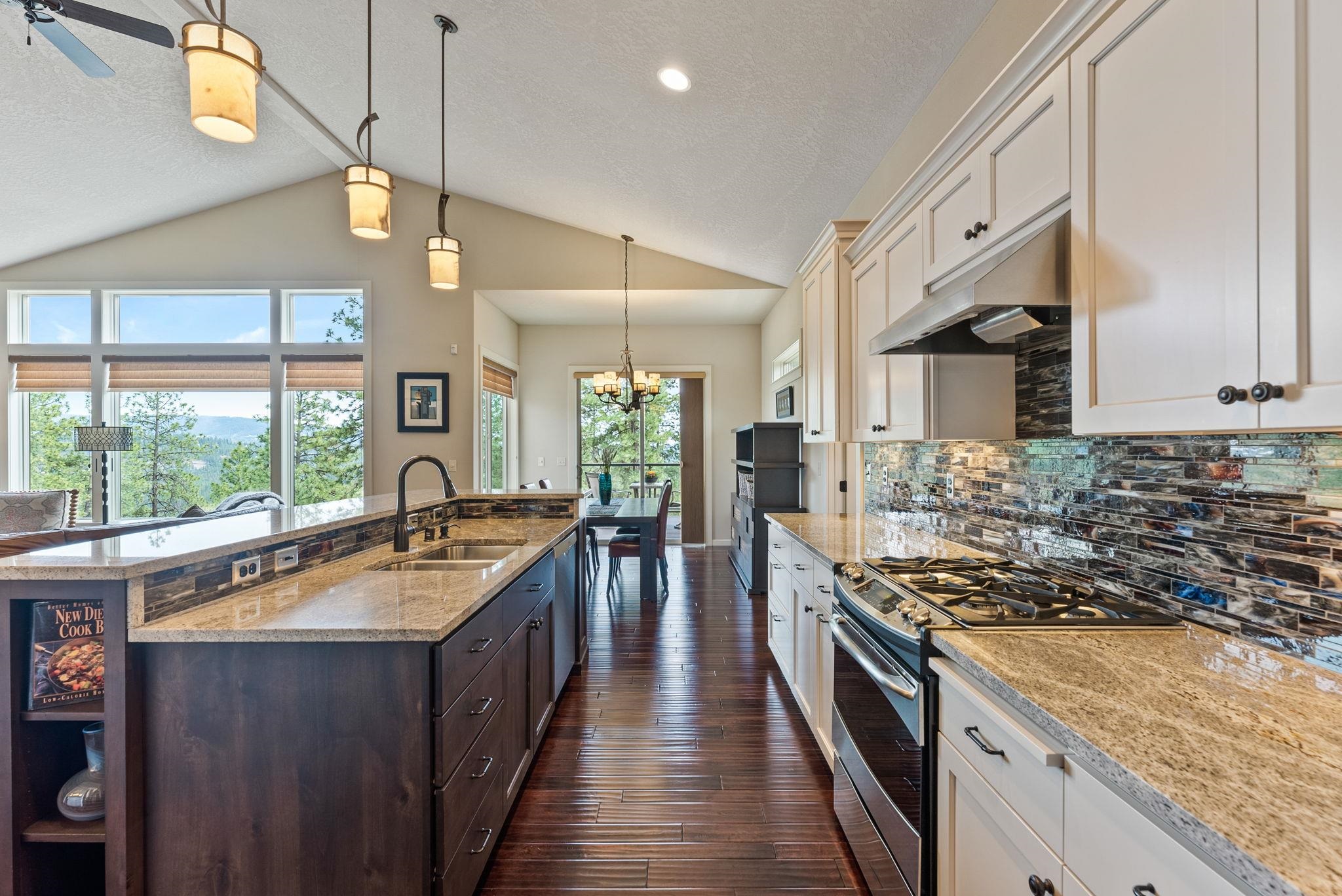 805 W Pheasant Bluff Ct