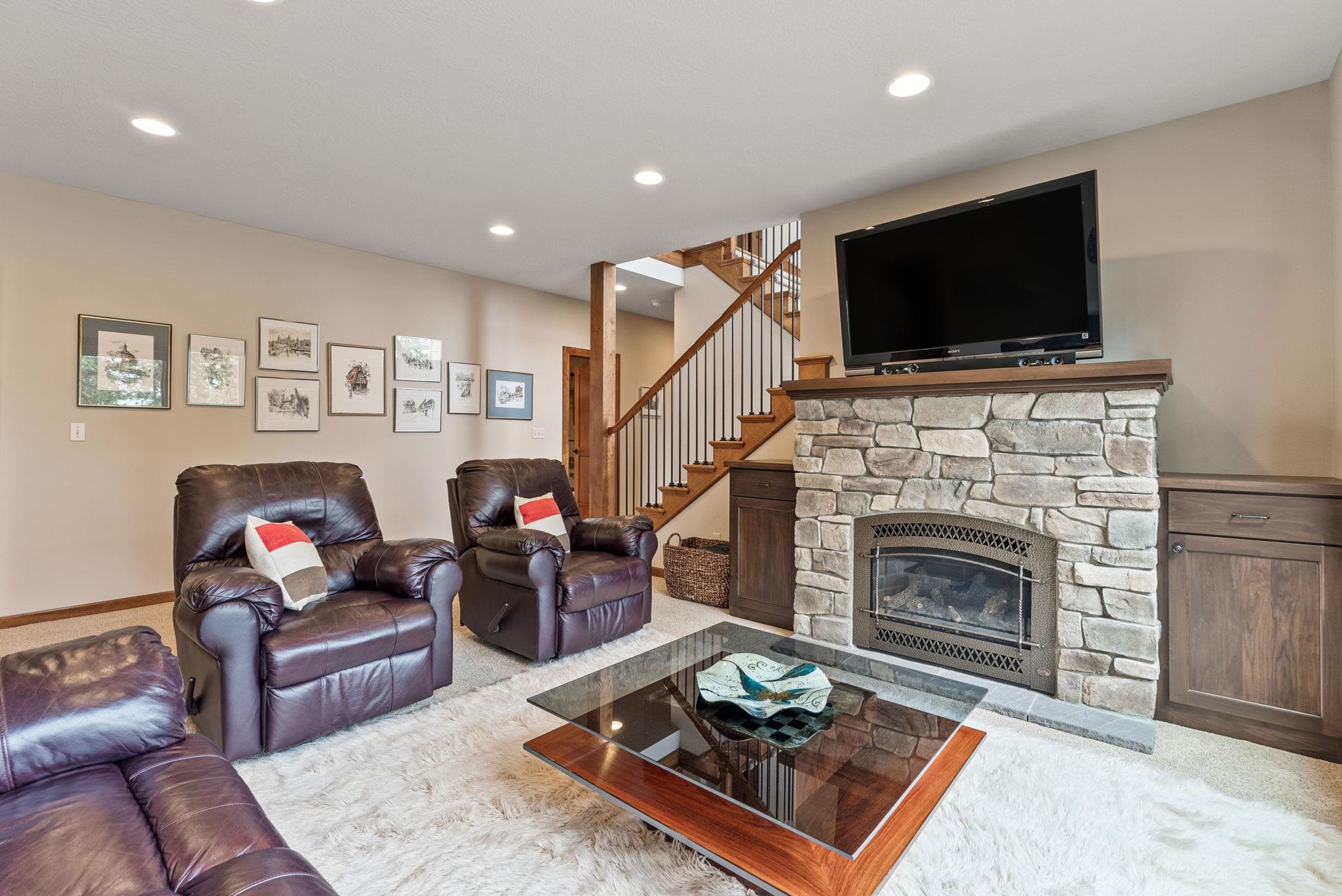 805 W Pheasant Bluff Ct