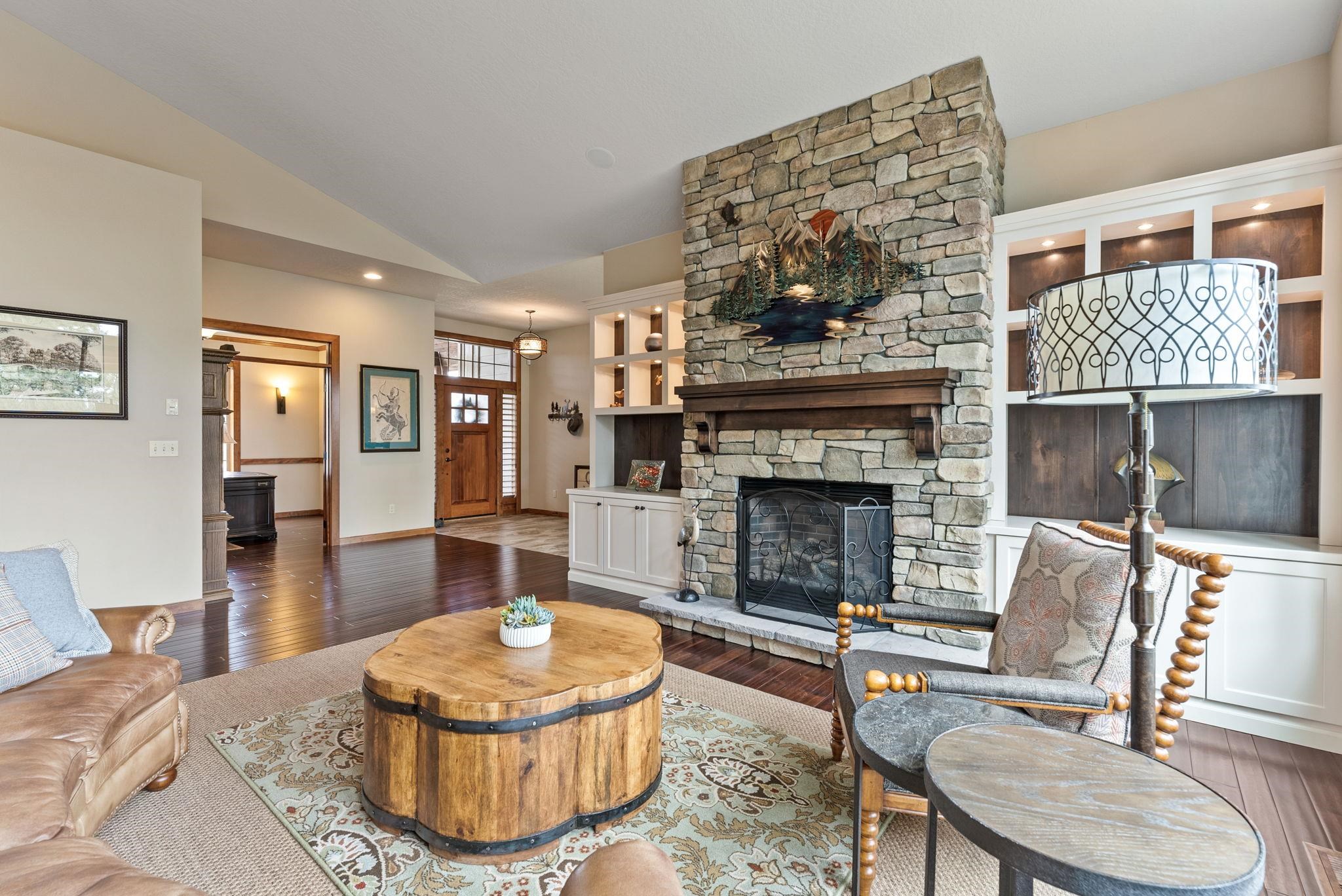 805 W Pheasant Bluff Ct