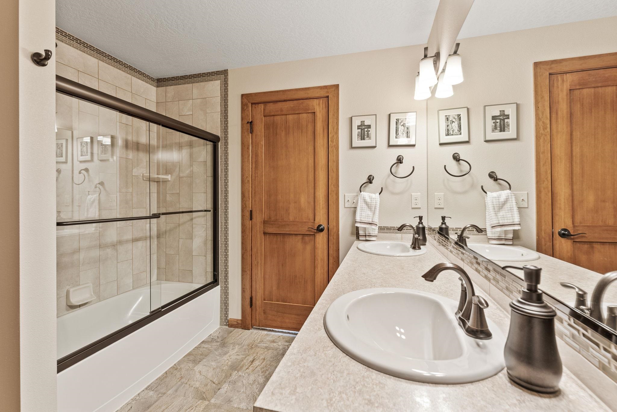 805 W Pheasant Bluff Ct