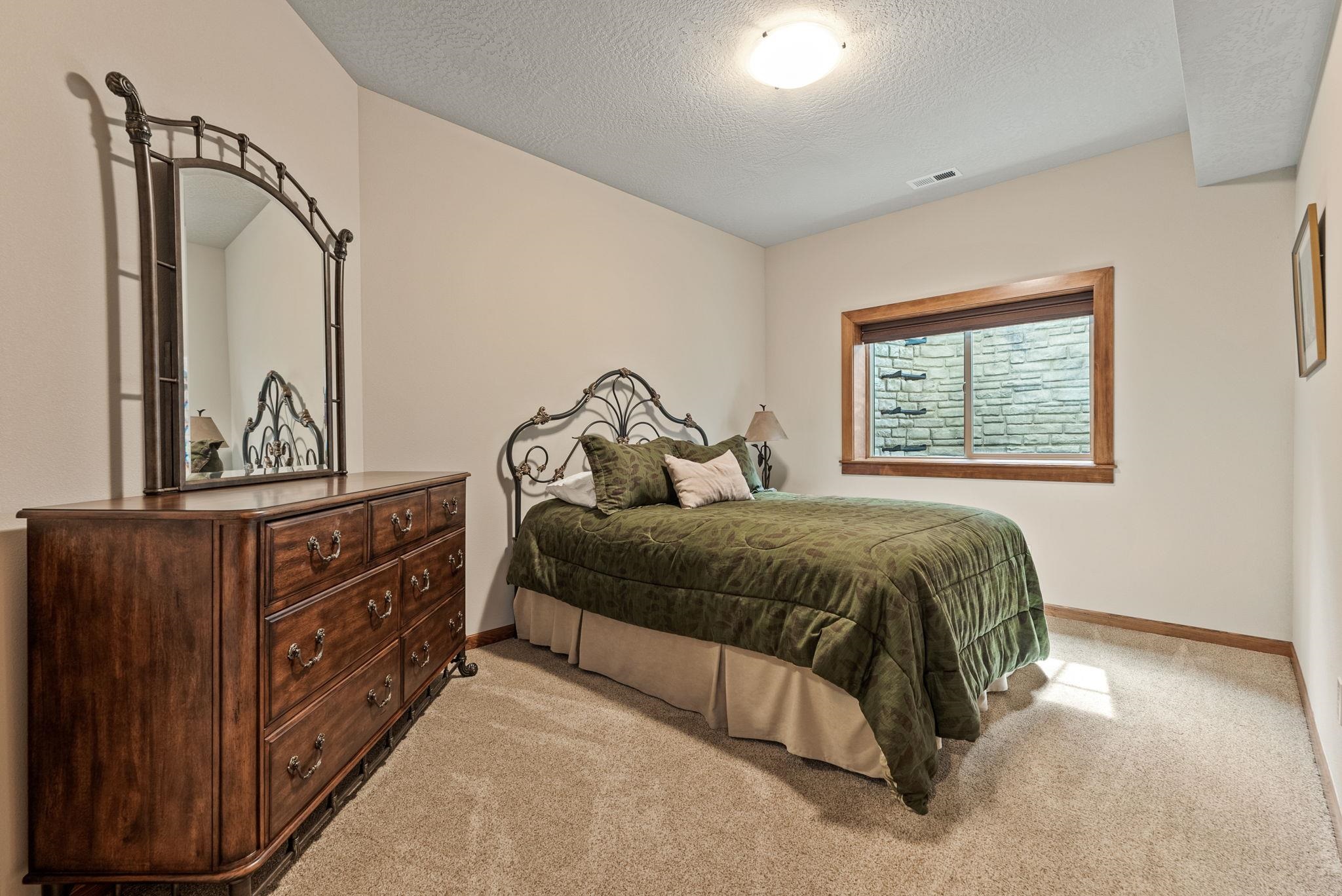 805 W Pheasant Bluff Ct