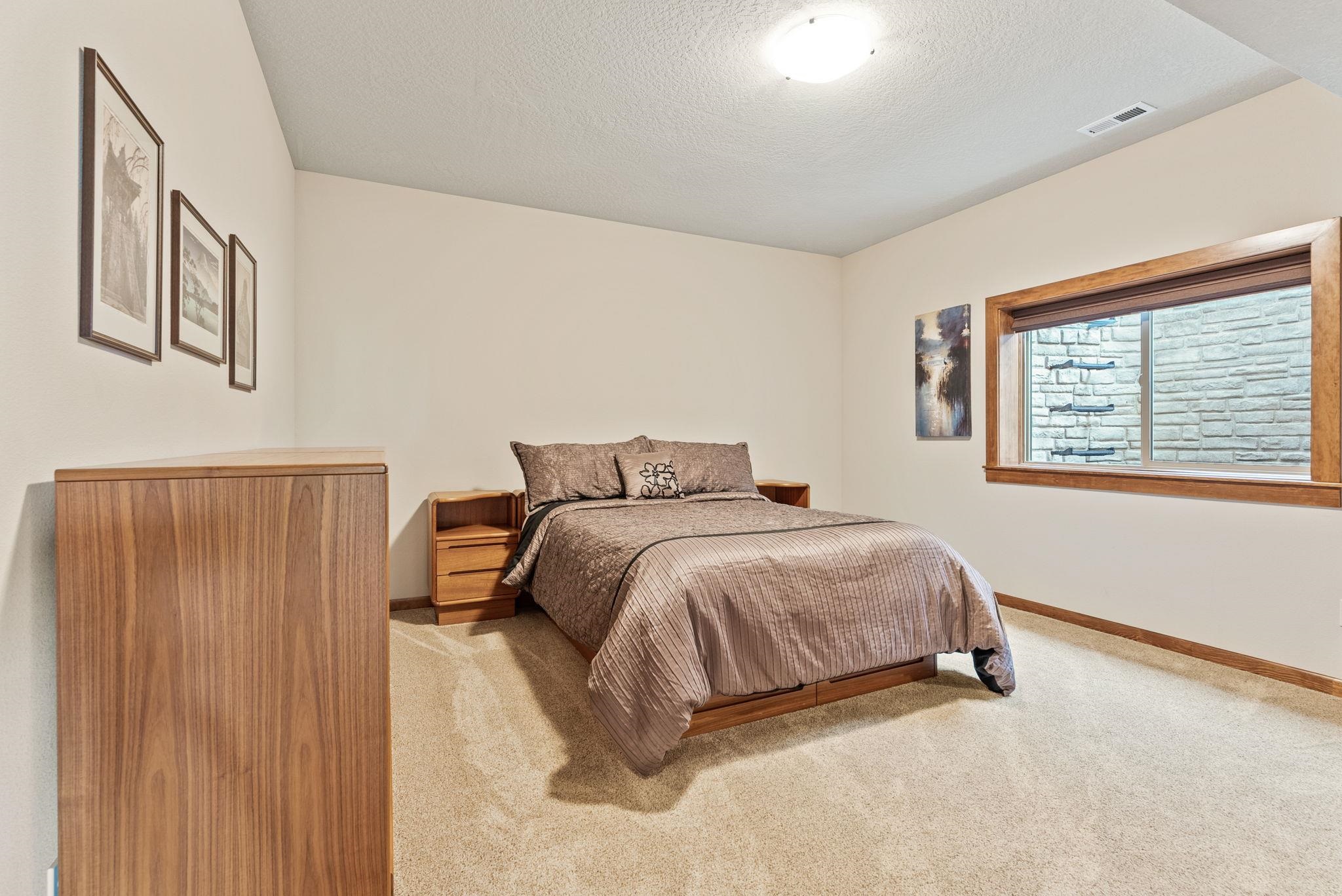 805 W Pheasant Bluff Ct