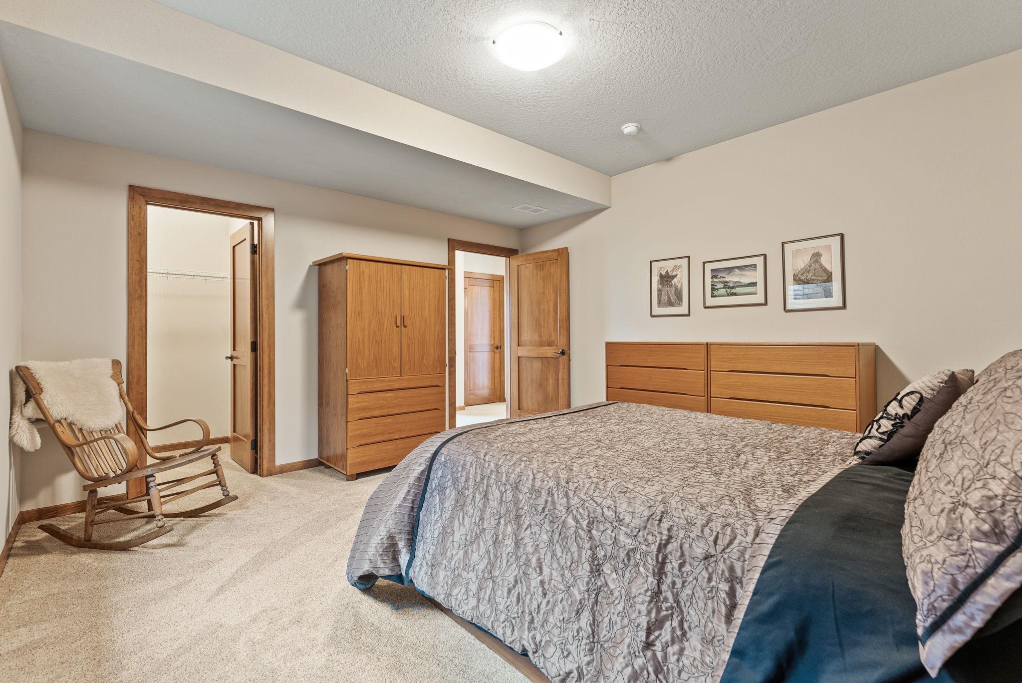 805 W Pheasant Bluff Ct