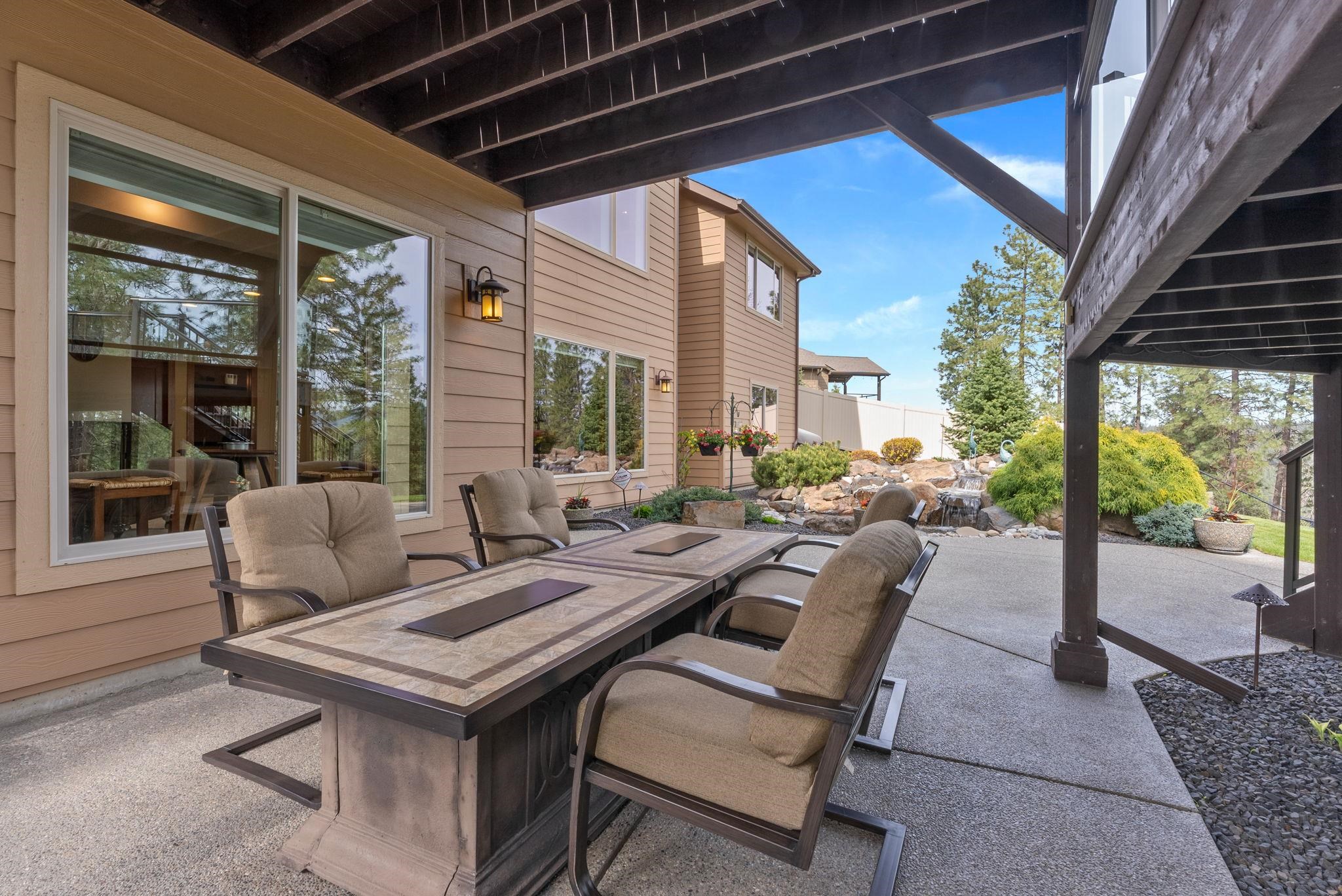 805 W Pheasant Bluff Ct