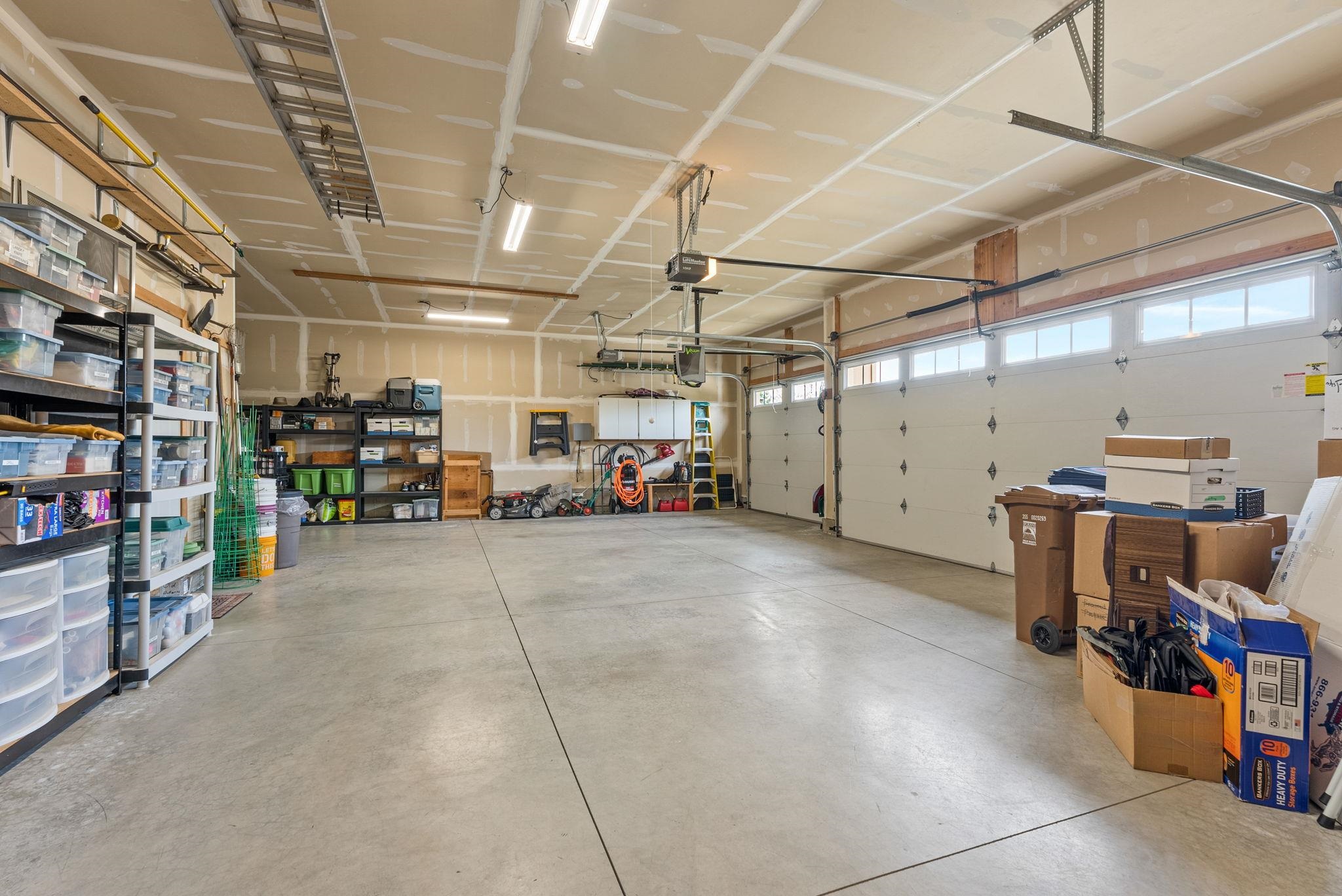 805 W Pheasant Bluff Ct