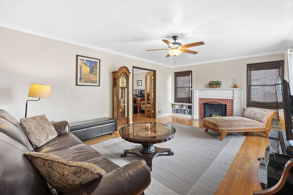 909 W 29th Ave