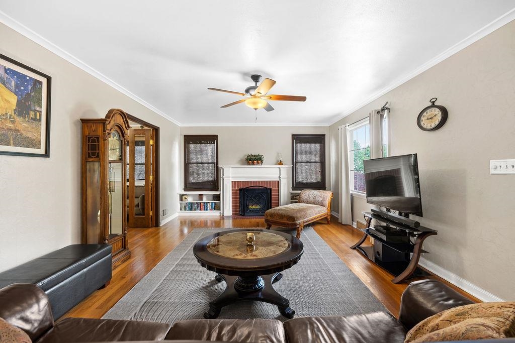 909 W 29th Ave