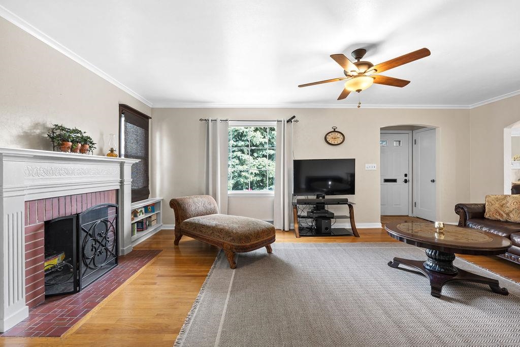 909 W 29th Ave