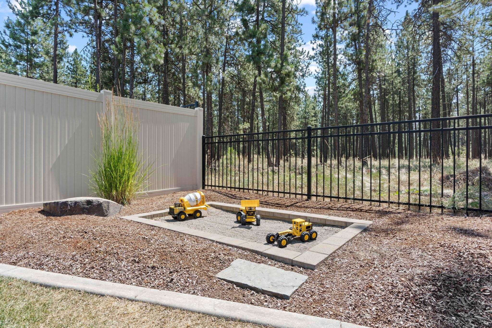 1009 W Siena Peak Dr