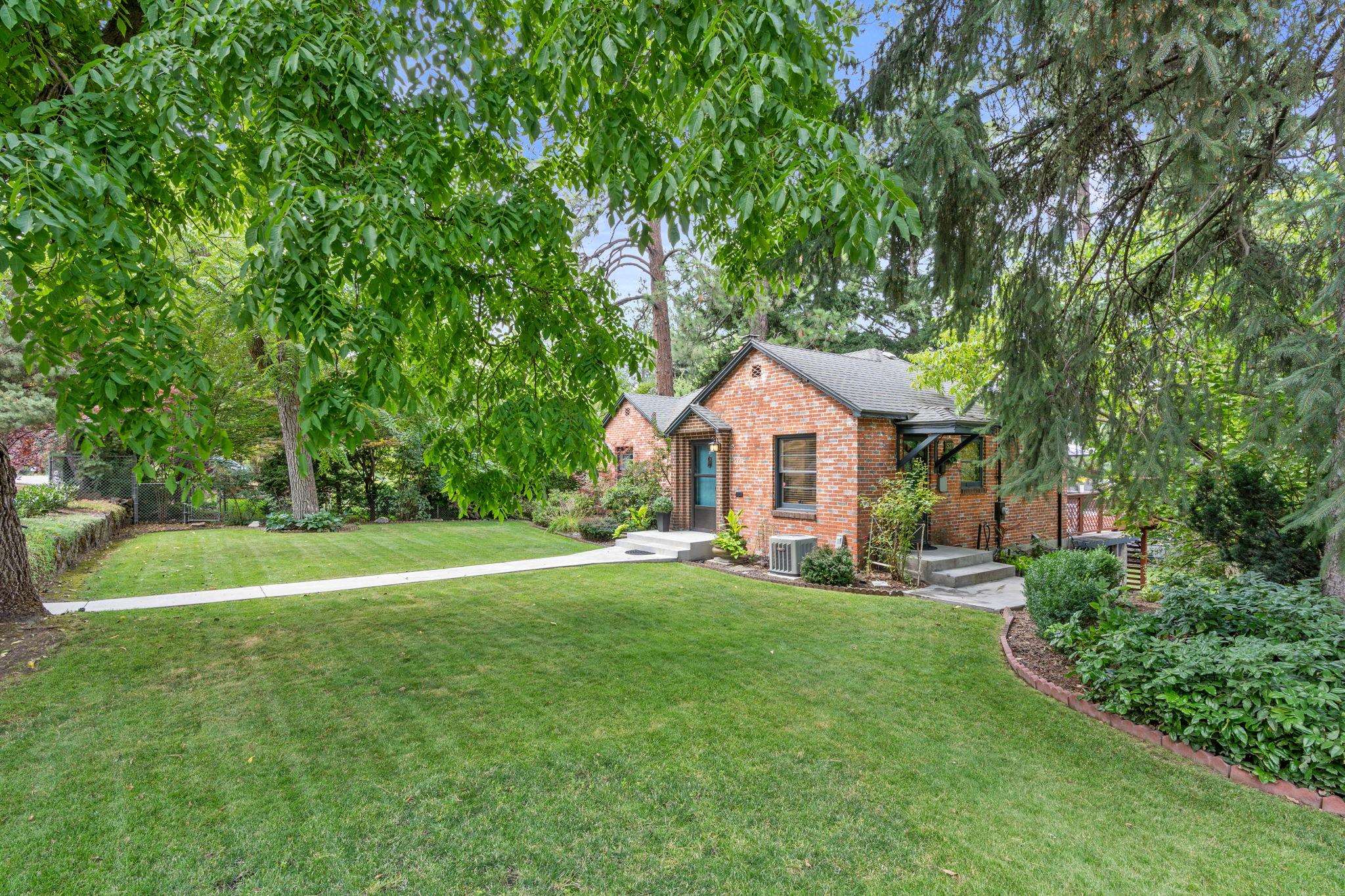 1527 E 18TH Ave