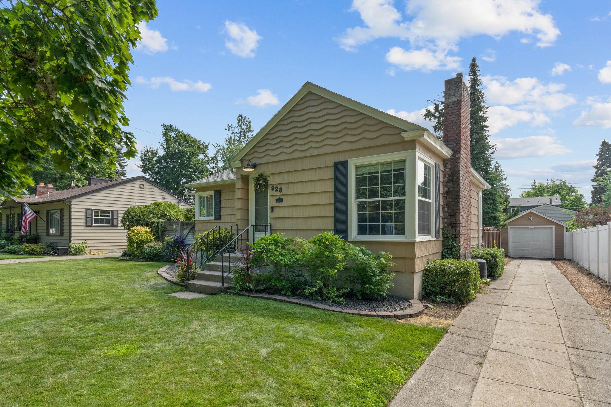 928 E 40TH Ave