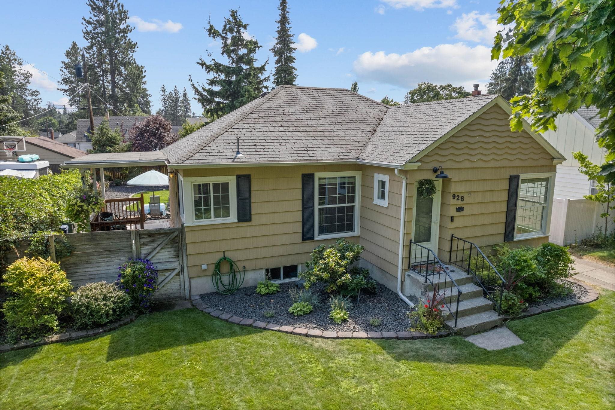 928 E 40TH Ave