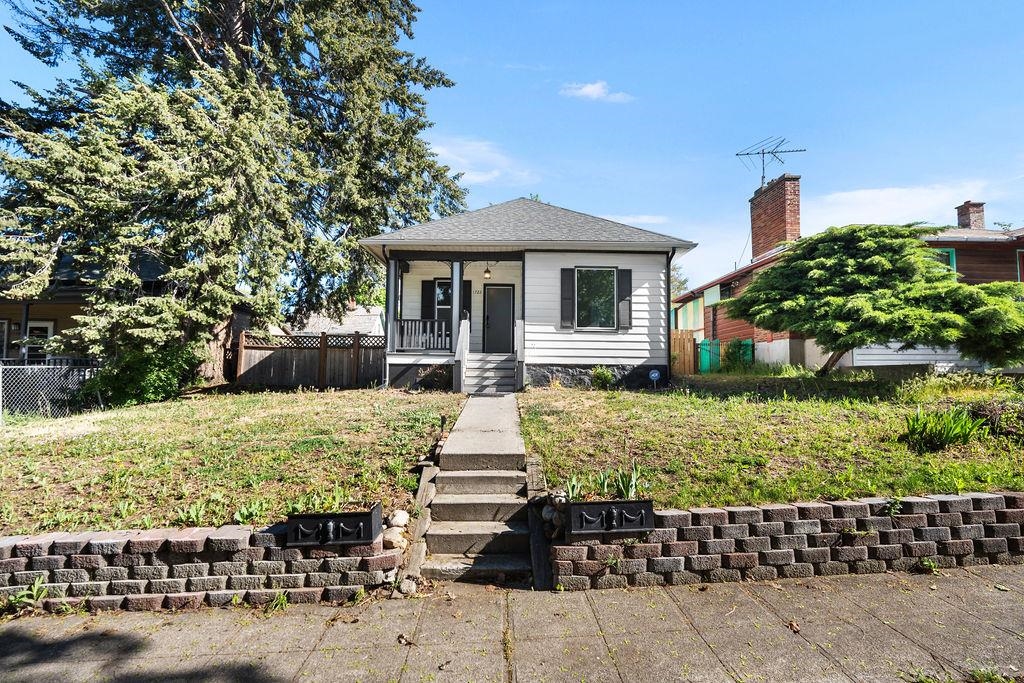 1722 W Spofford Ave