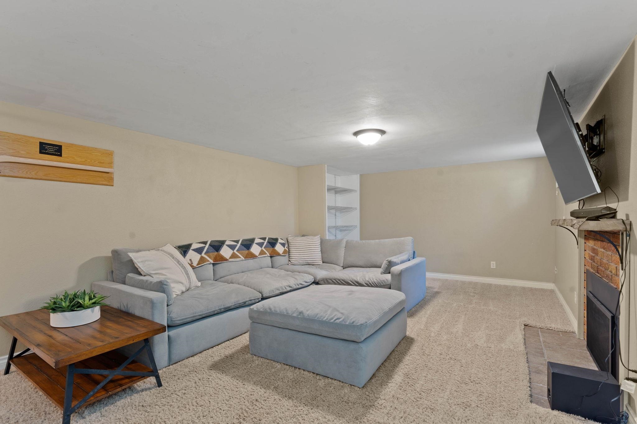 3018 W Circle Pl