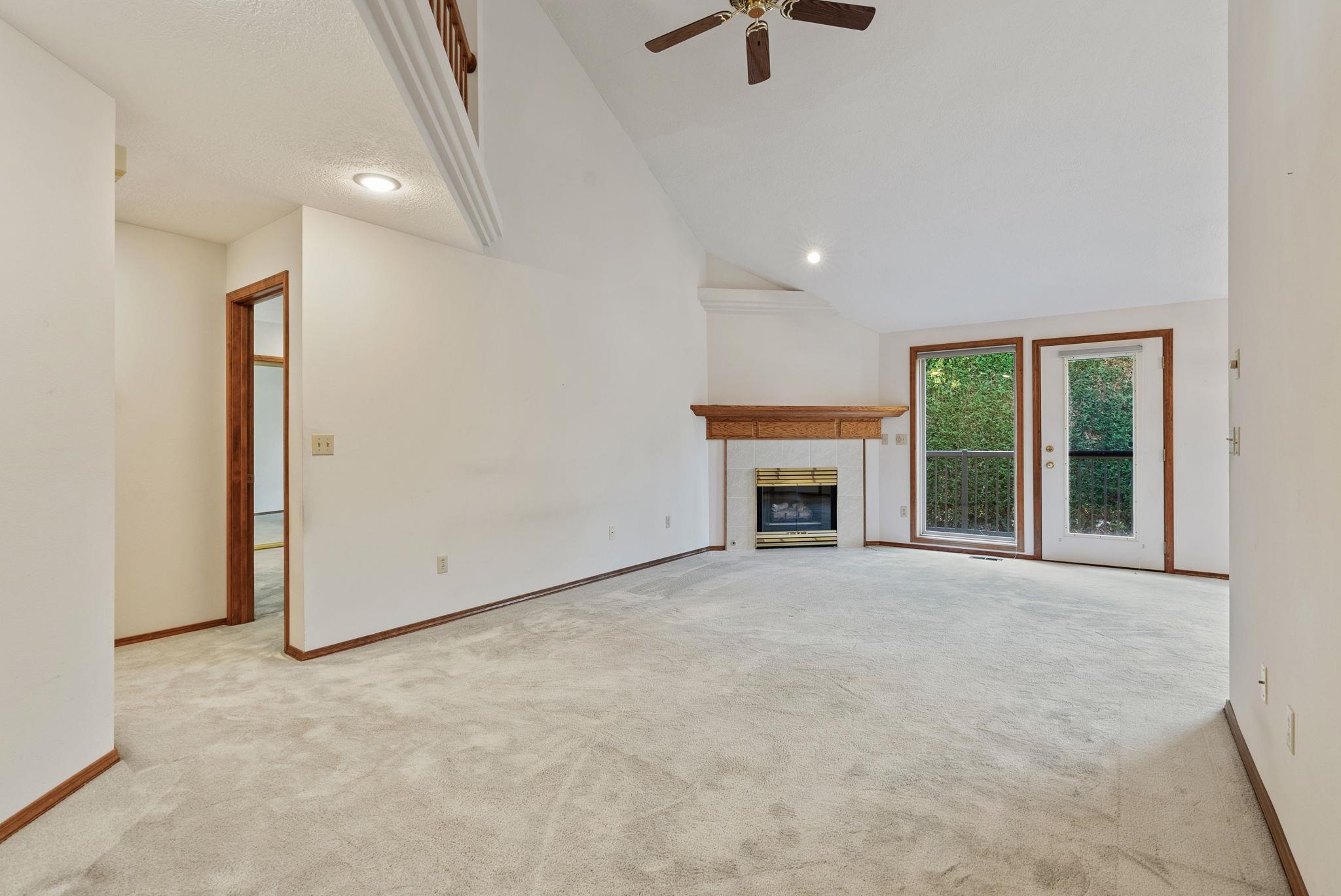 1420 E Cambridge Ln
