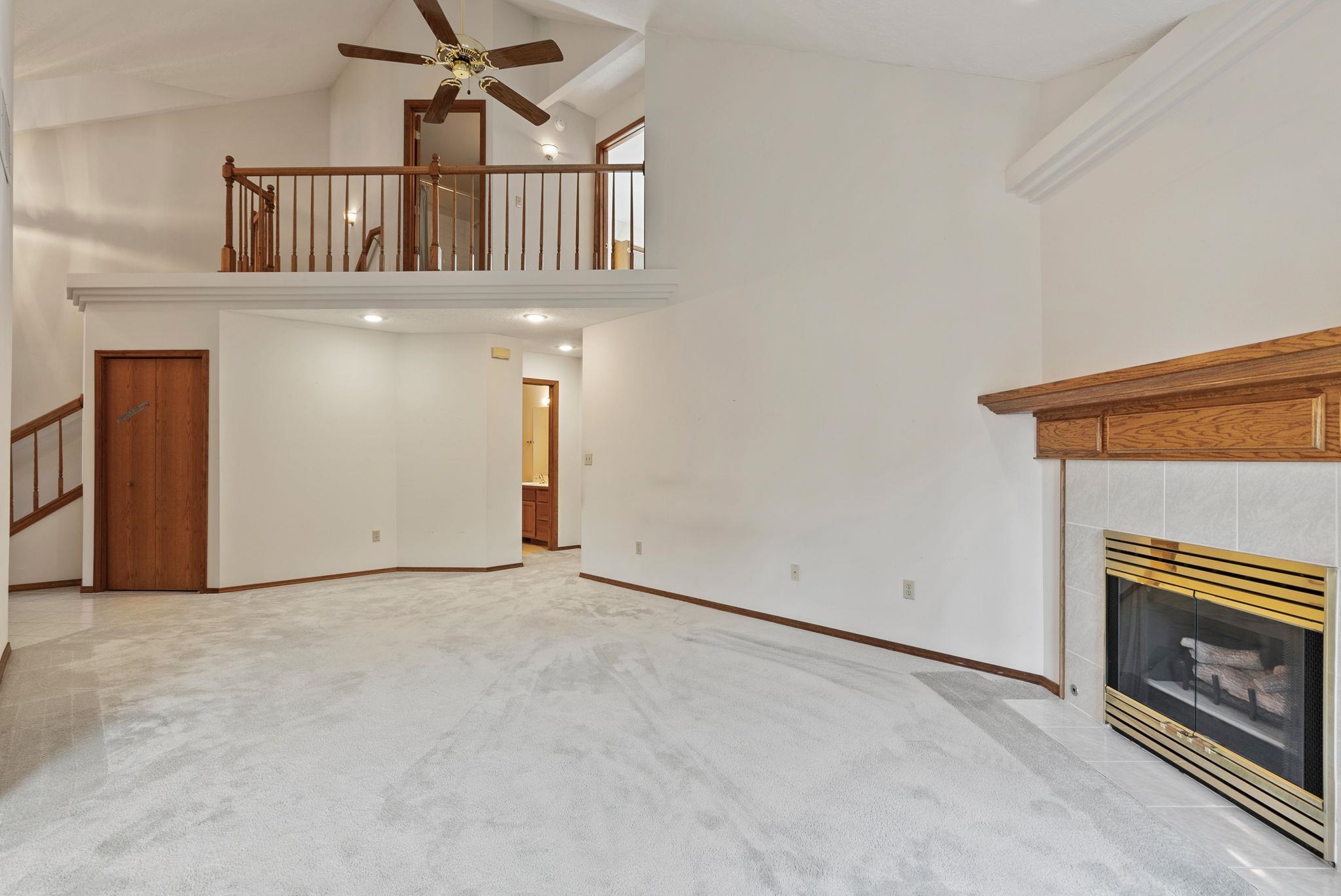 1420 E Cambridge Ln
