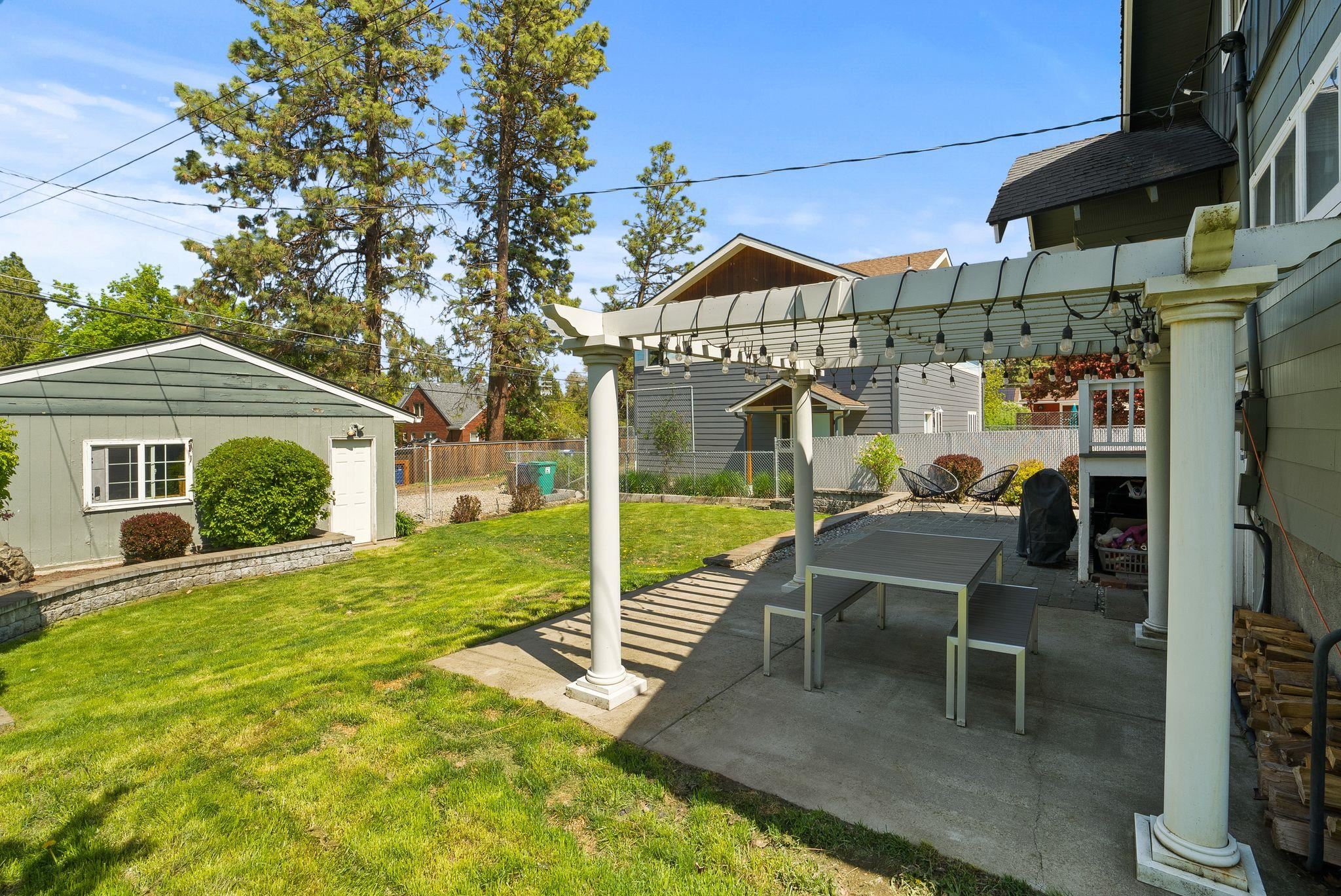 1214 W 20TH Ave