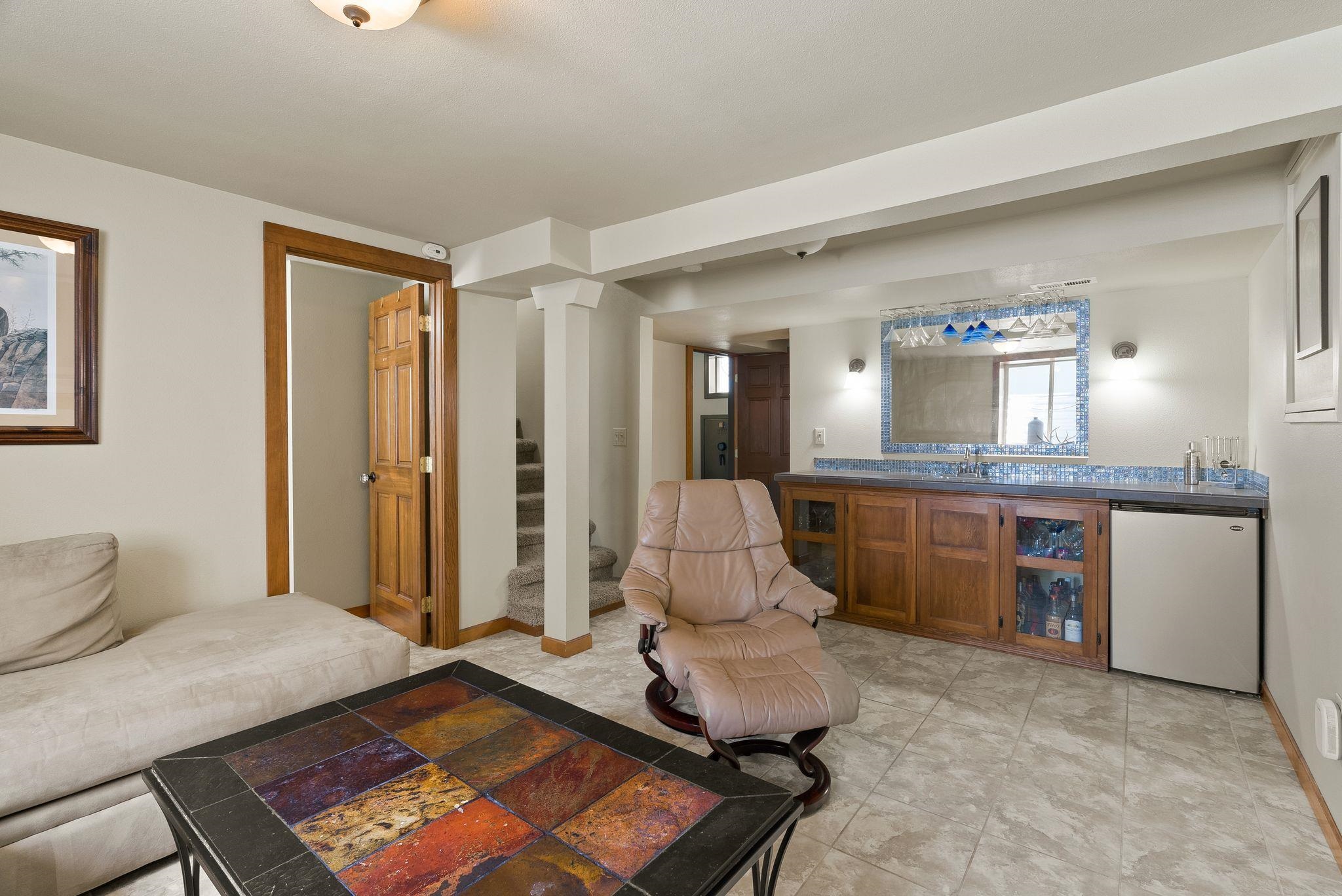 1214 W 20TH Ave
