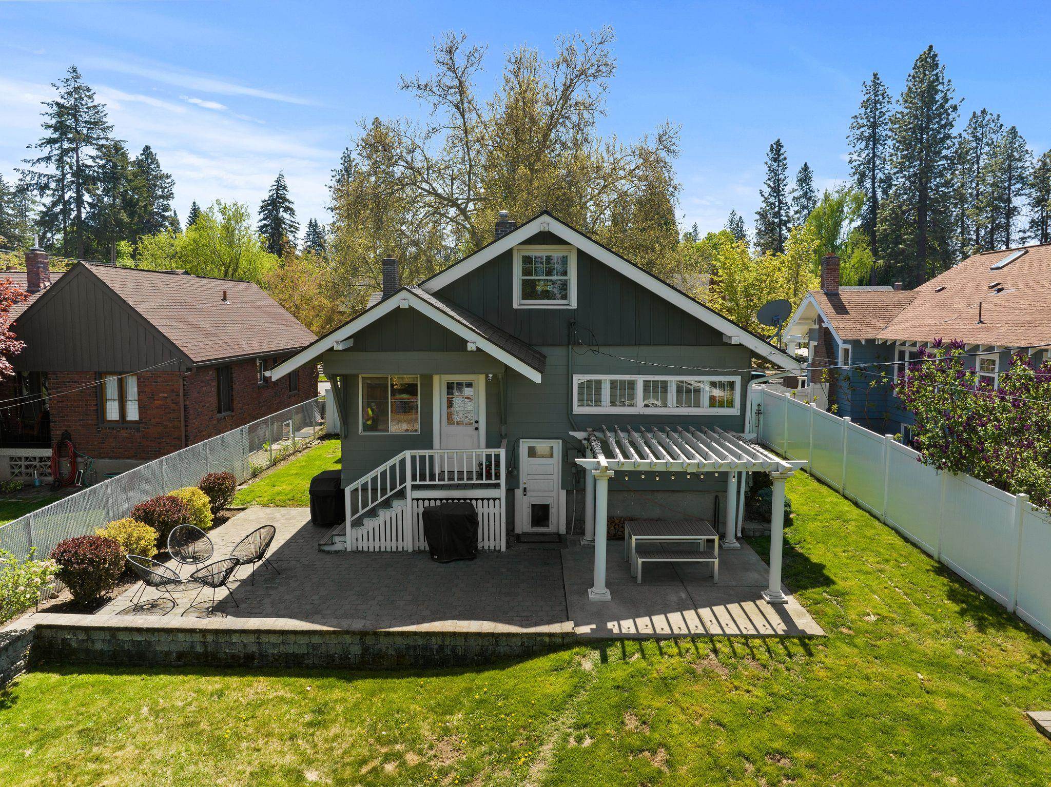 1214 W 20TH Ave
