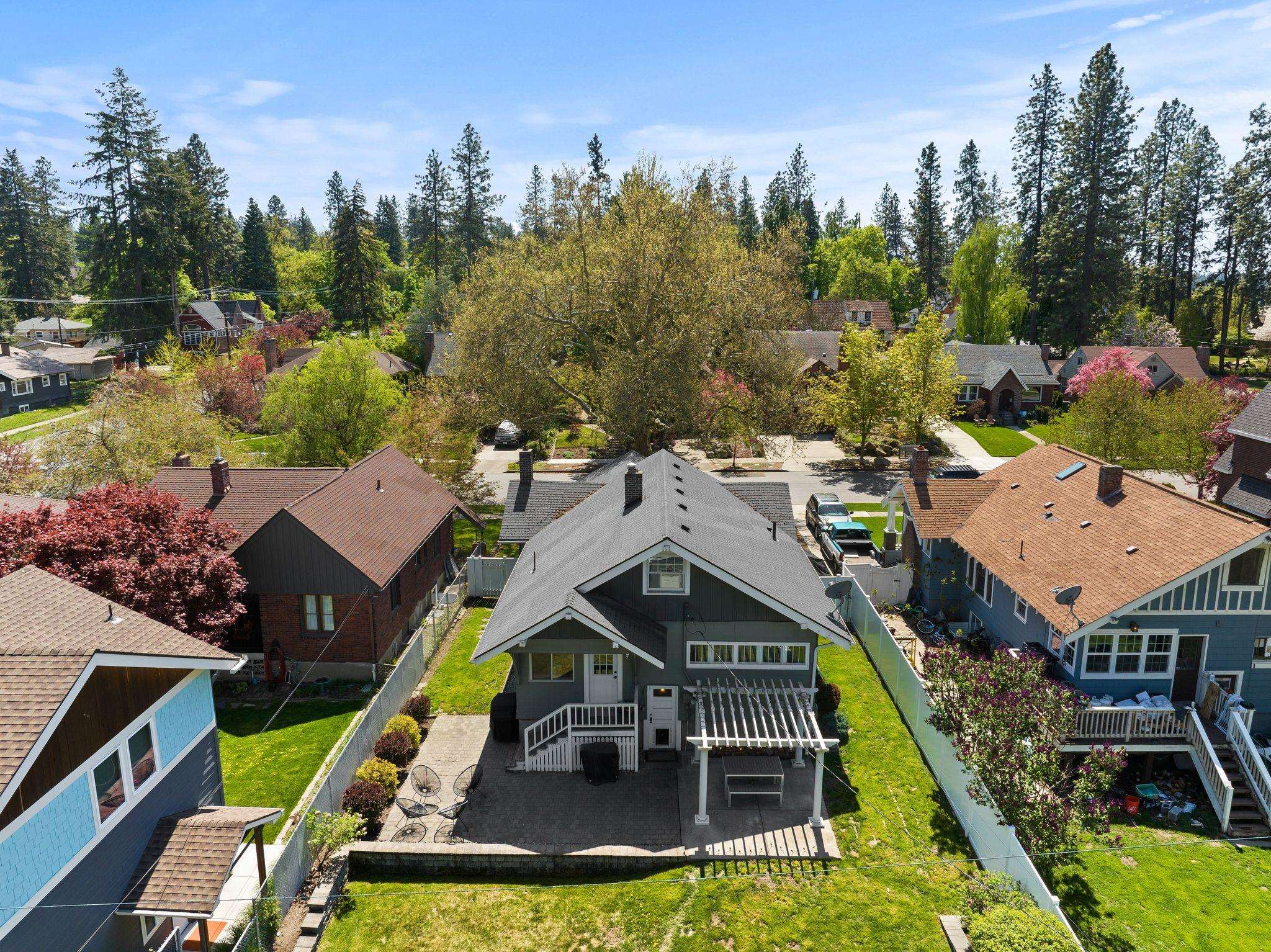 1214 W 20TH Ave