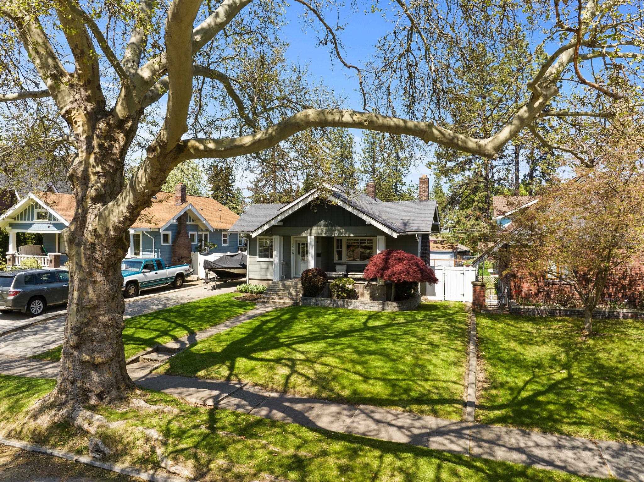 1214 W 20TH Ave