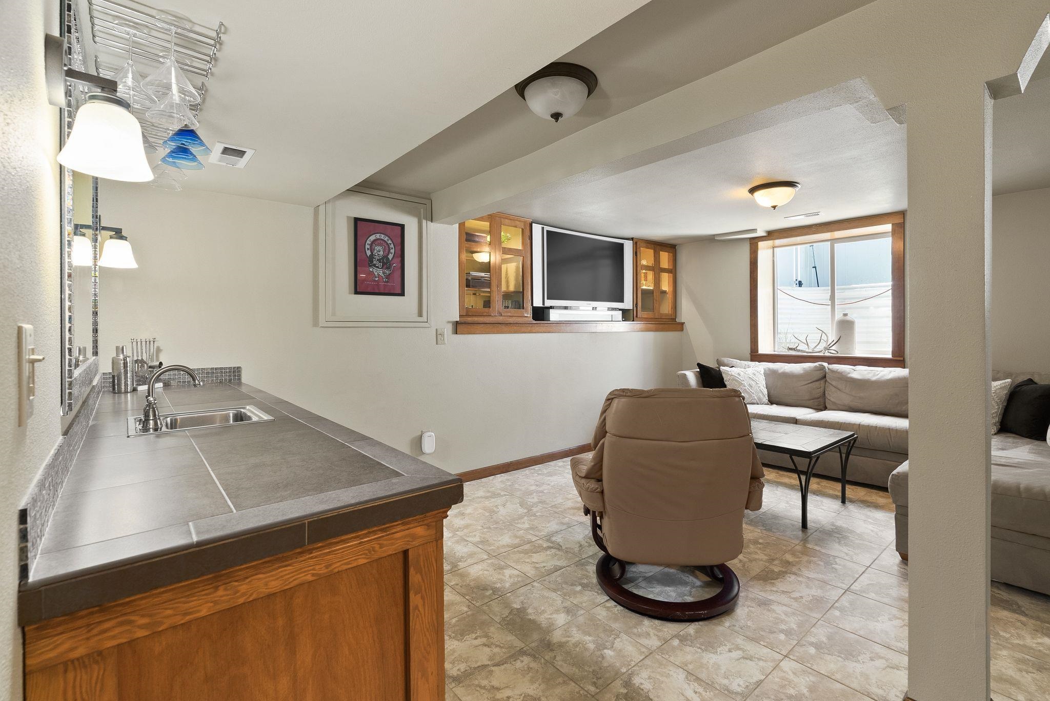 1214 W 20TH Ave