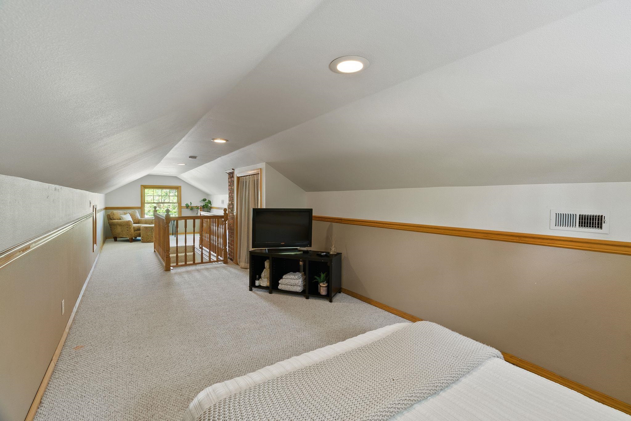 1214 W 20TH Ave