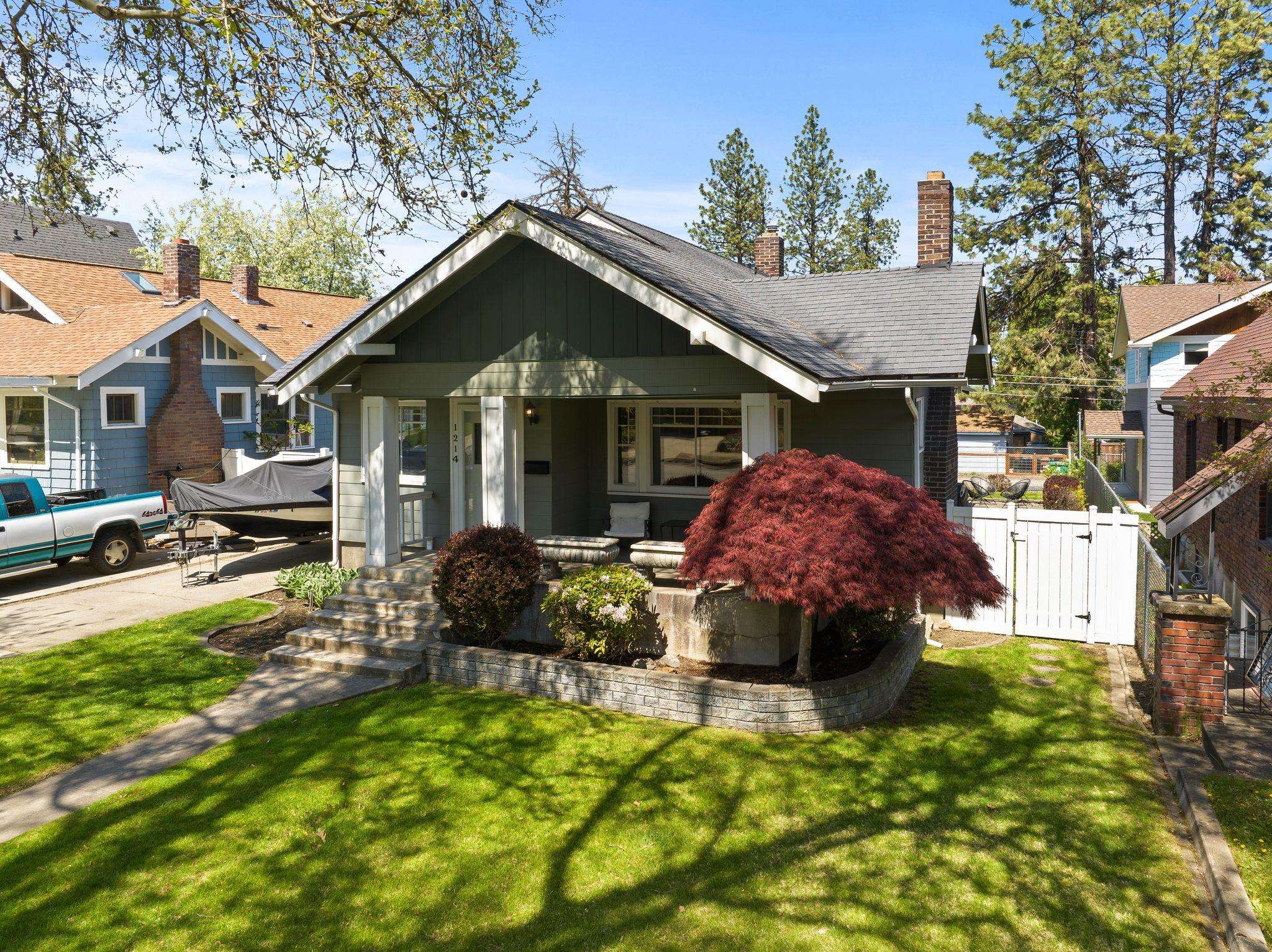 1214 W 20TH Ave