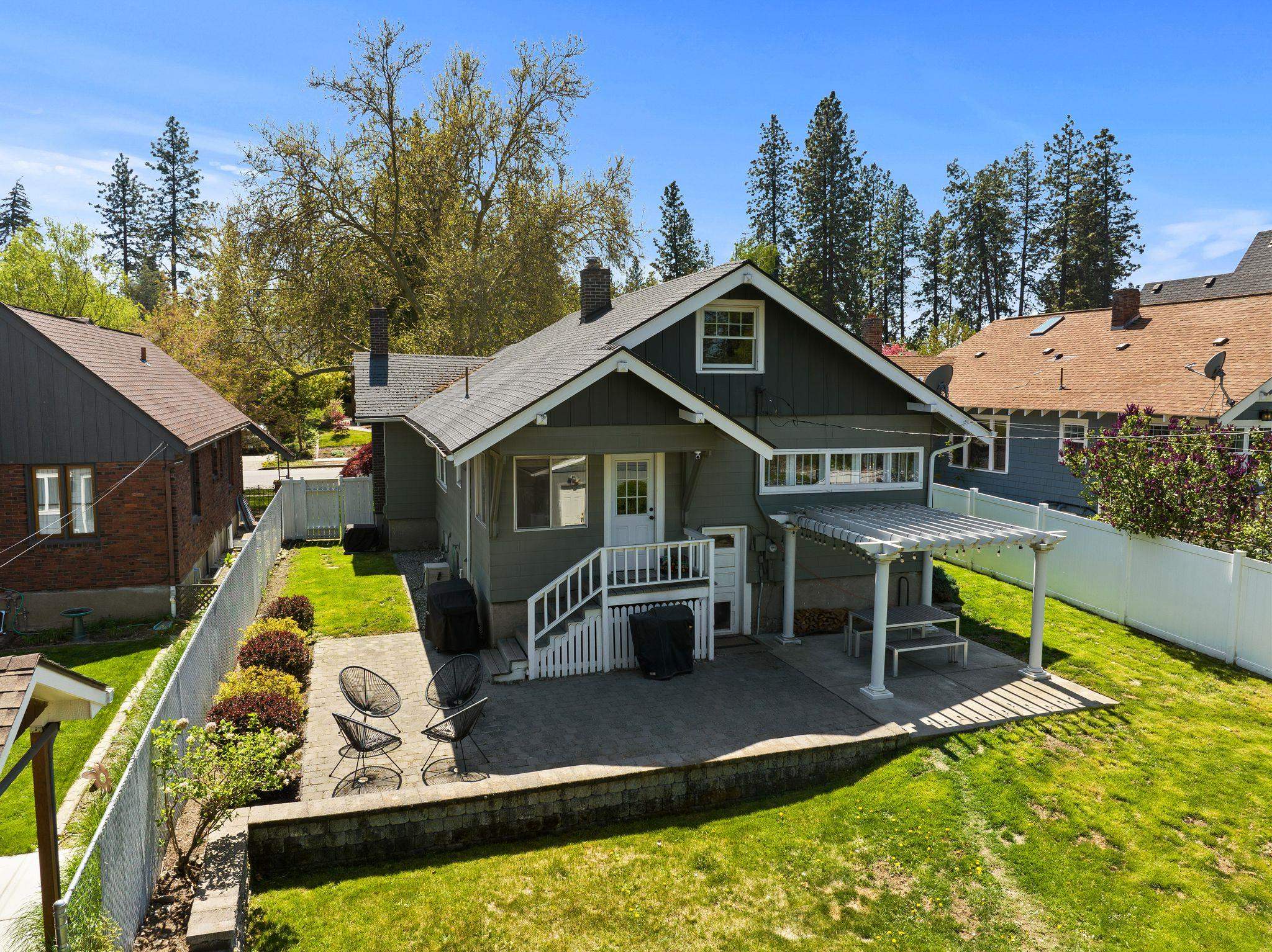 1214 W 20TH Ave