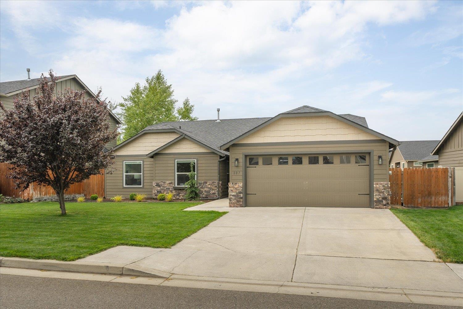 807 W BIRCHBEND Dr