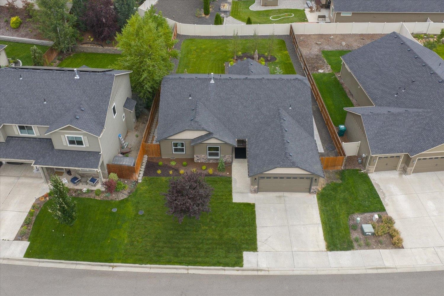 807 W BIRCHBEND Dr