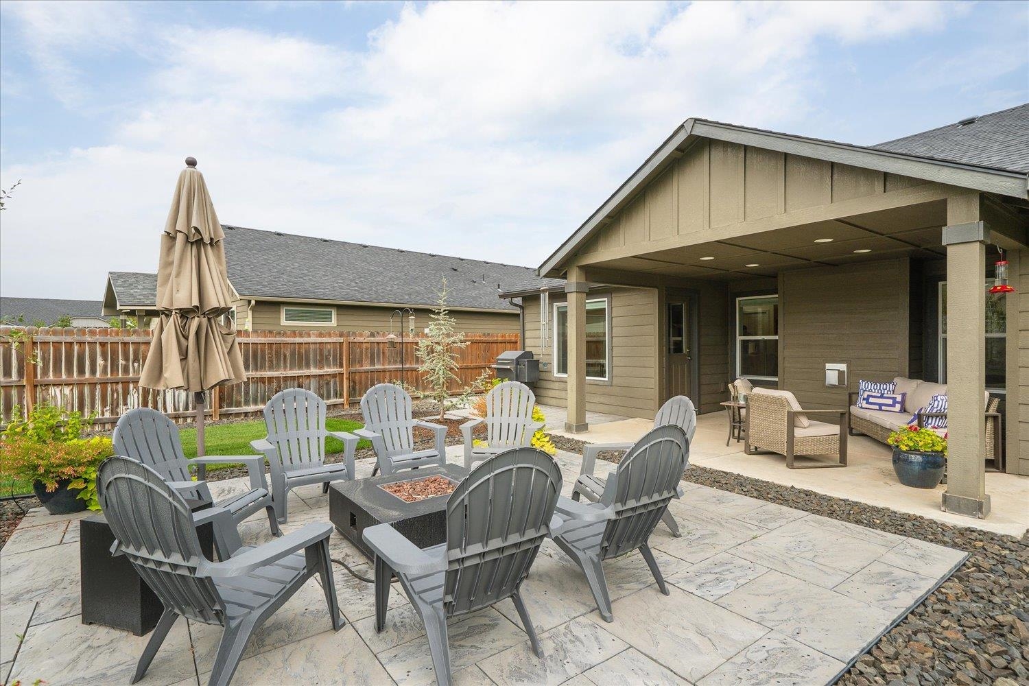807 W BIRCHBEND Dr